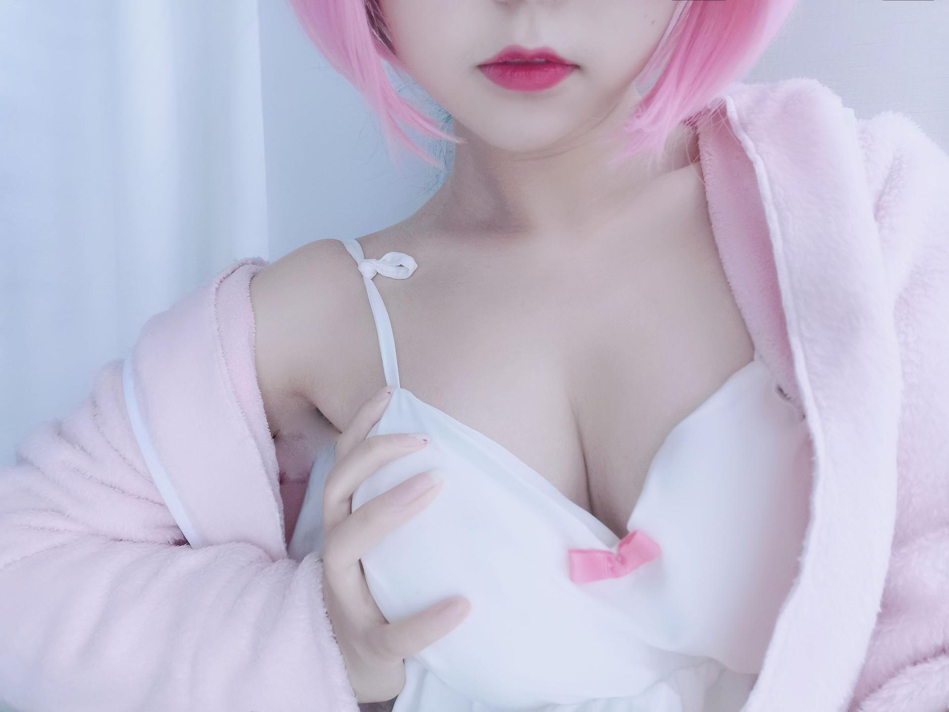 eloise软软 – 拉姆睡衣cosplay写真 蕾姆同款睡裙 ReZero从零开始 雷姆姐妹 动漫角色扮演插图