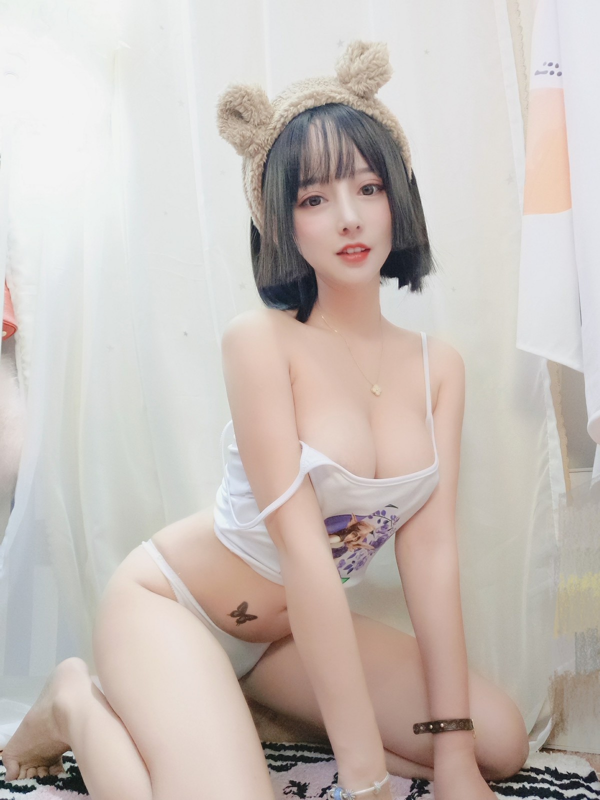 过期米线线喵 白色吊带cosplay写真 清纯甜美少女系摄影作品