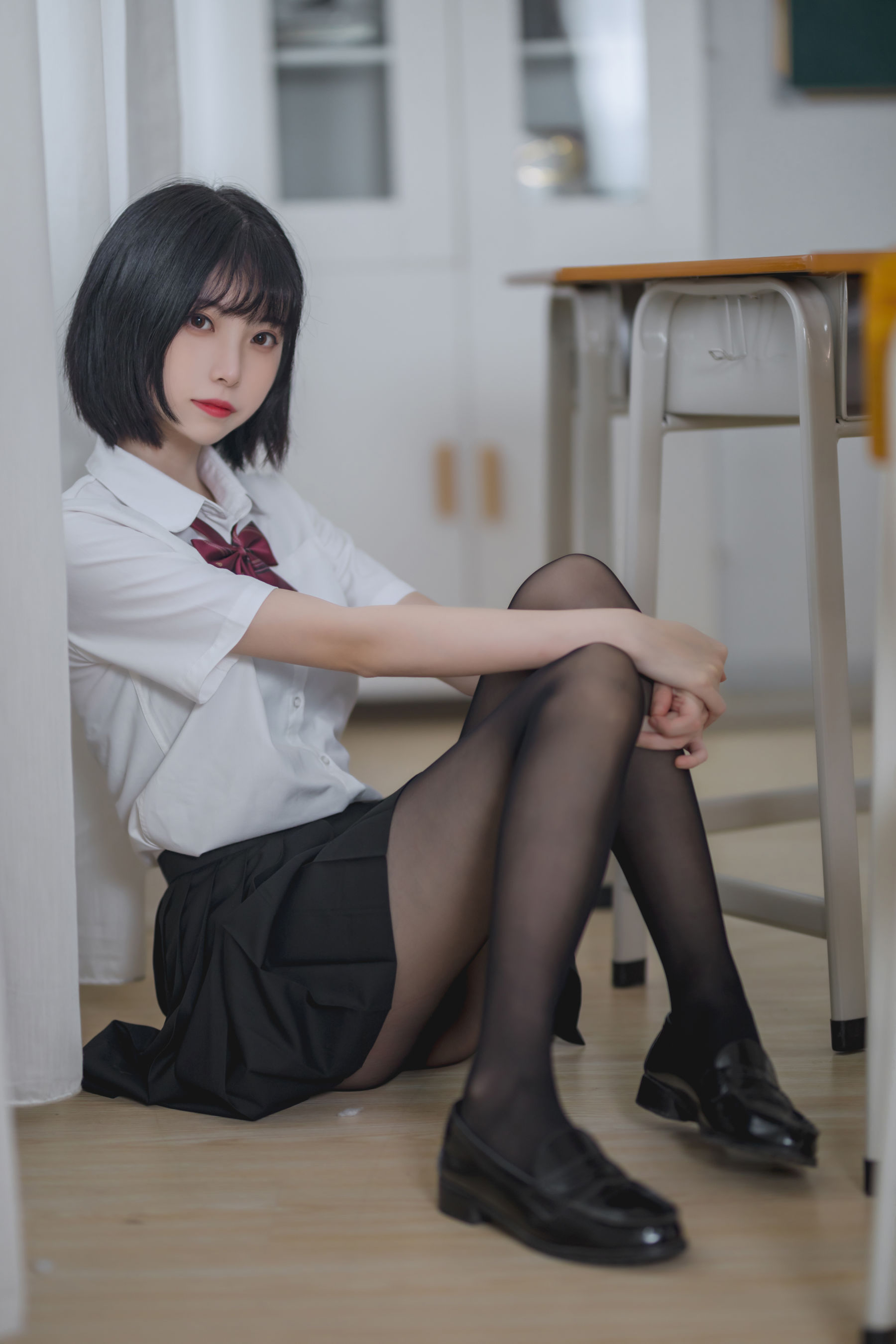许岚 – 教室JK黑丝制服写真 校园风cosplay摄影作品