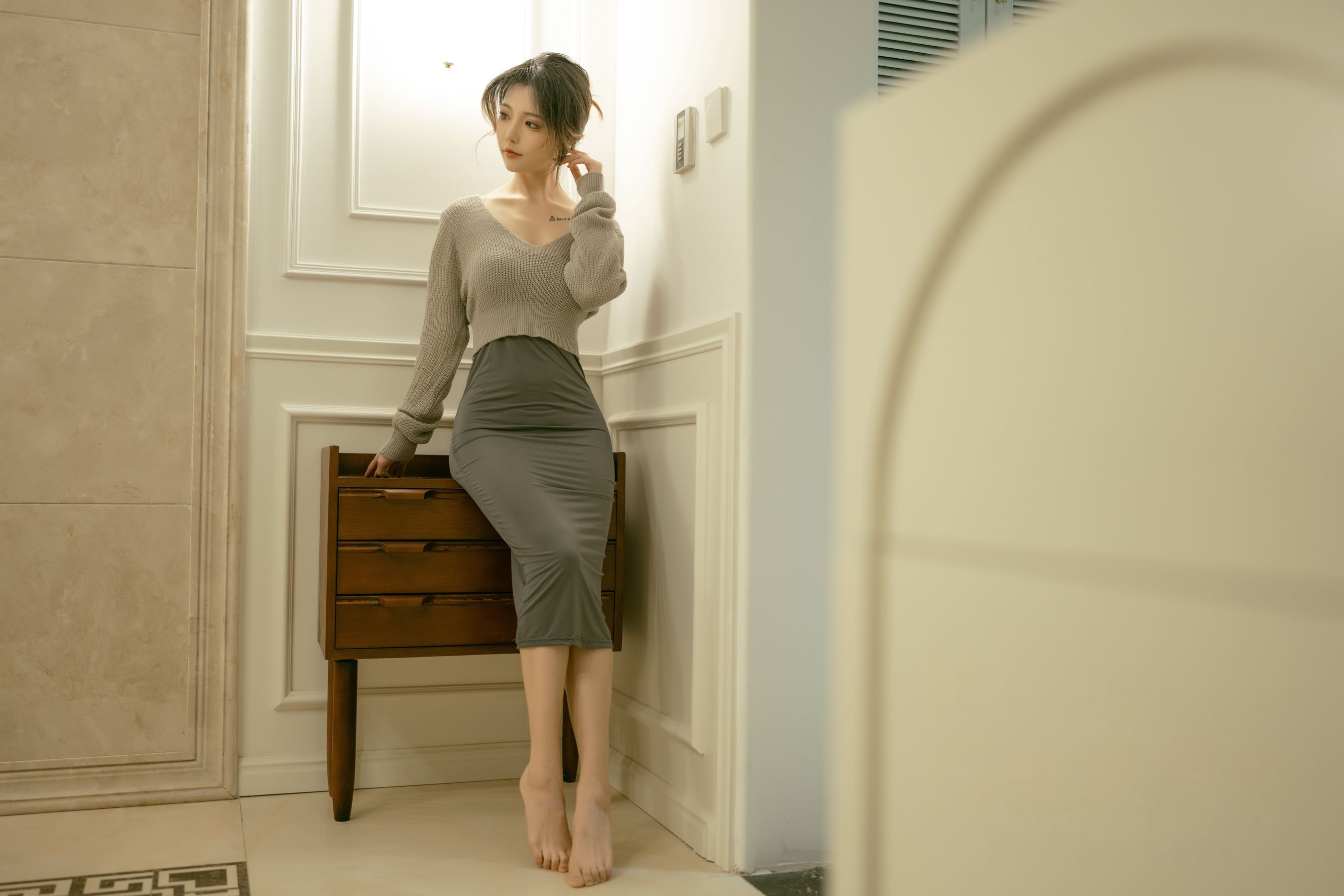 桃良阿宅 – 晚餐后浪漫氛围 慵懒居家风 Cosplay写真插图