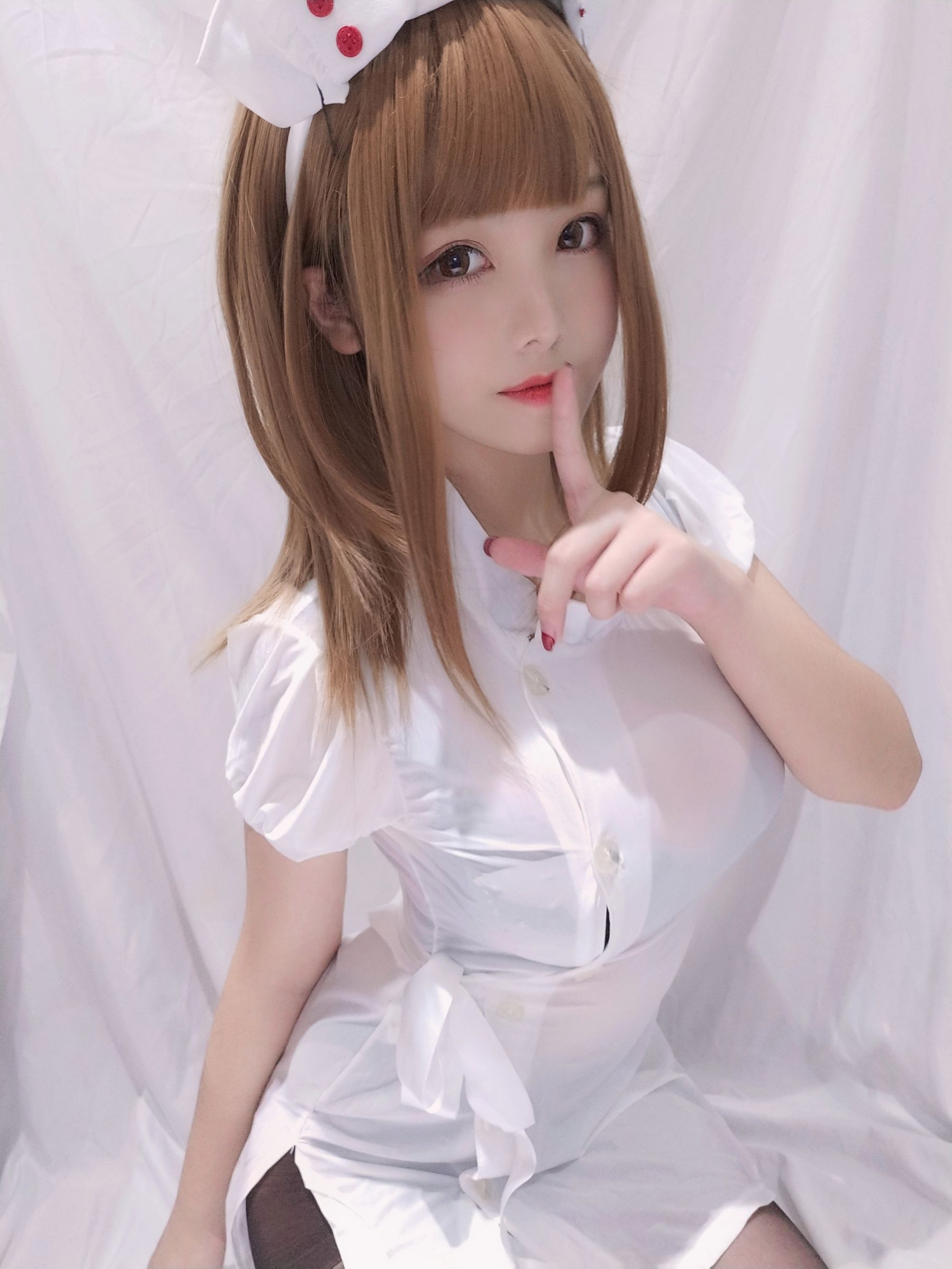 蜜汁猫裘 – 小护士装 Cosplay 写真 性感制服诱惑 高清图集插图 蜜汁猫裘 – 小护士装 Cosplay 写真 性感制服诱惑 高清图集插图