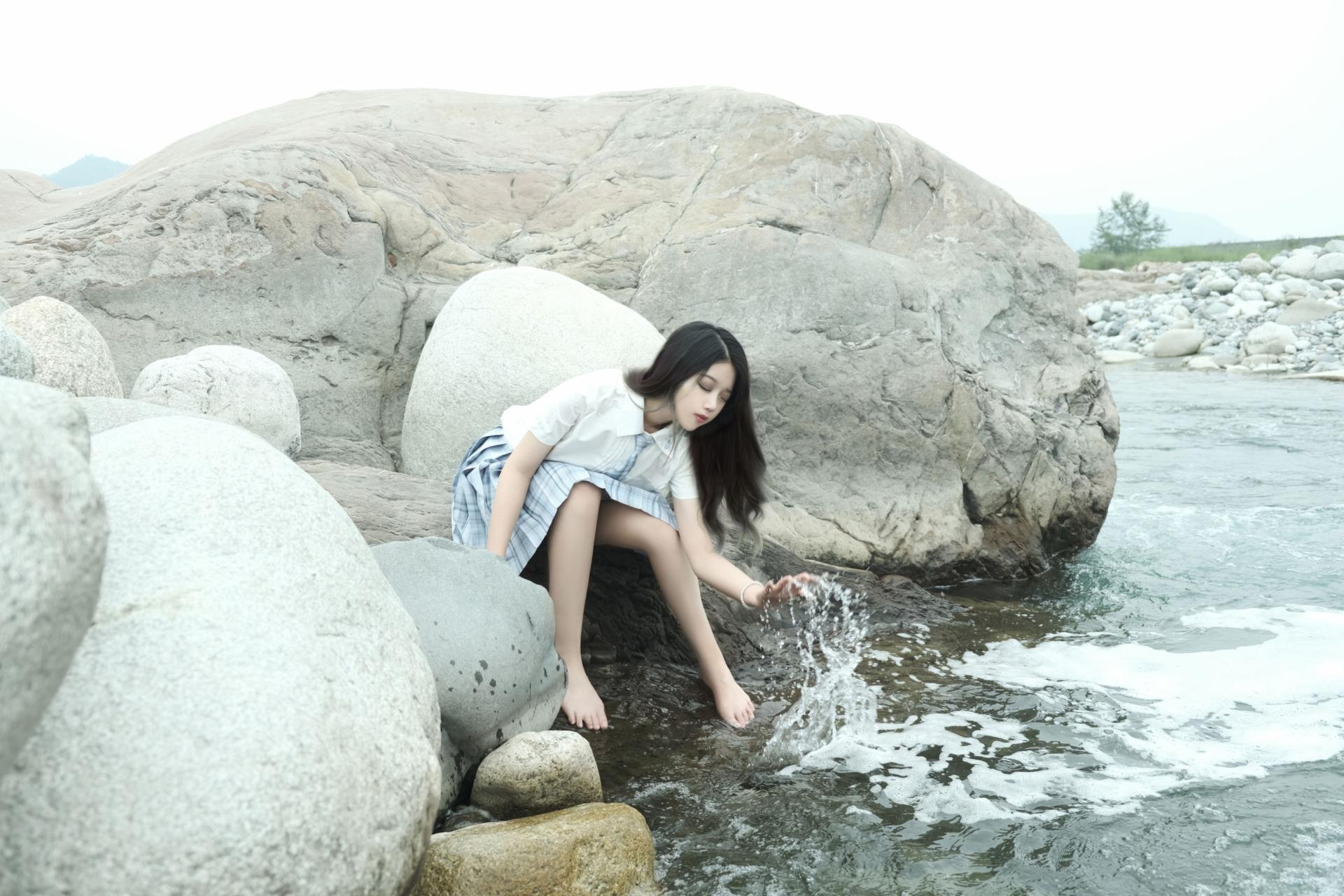 eloise软软 河边JK少女写真 清新制服cosplay摄影插图