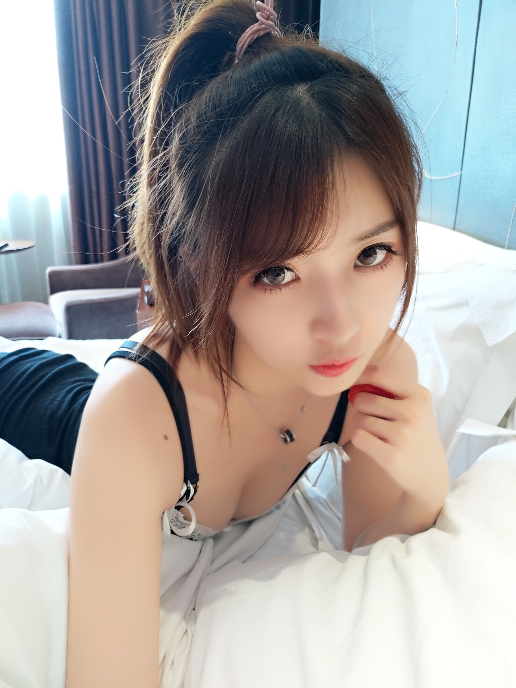 小女巫露娜 黑色吊带裙性感写真 Cosplay高清图集插图 小女巫露娜 黑色吊带裙性感写真 Cosplay高清图集插图