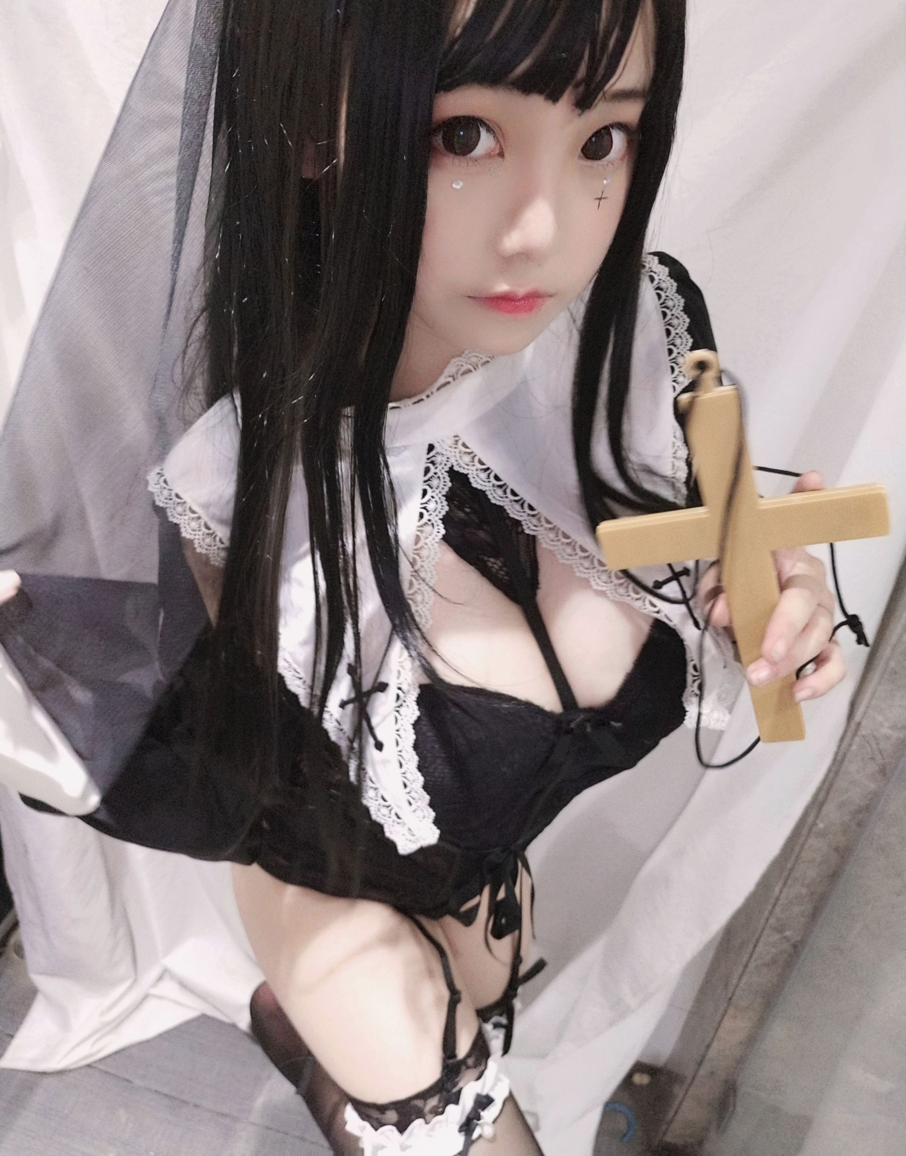 蜜汁猫裘 – 修女 cosplay 高清写真 圣洁修女装扮 二次元角色扮演插图 蜜汁猫裘 – 修女 cosplay 高清写真 圣洁修女装扮 二次元角色扮演插图