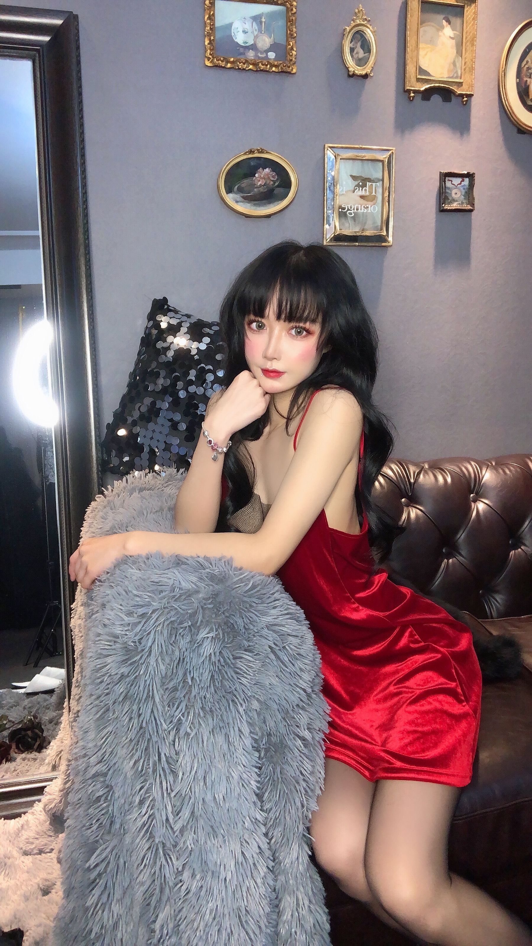 阿包也是兔娘 – 红丝绒睡衣性感写真 阿包兔娘cos作品集插图 阿包也是兔娘 – 红丝绒睡衣性感写真 阿包兔娘cos作品集插图