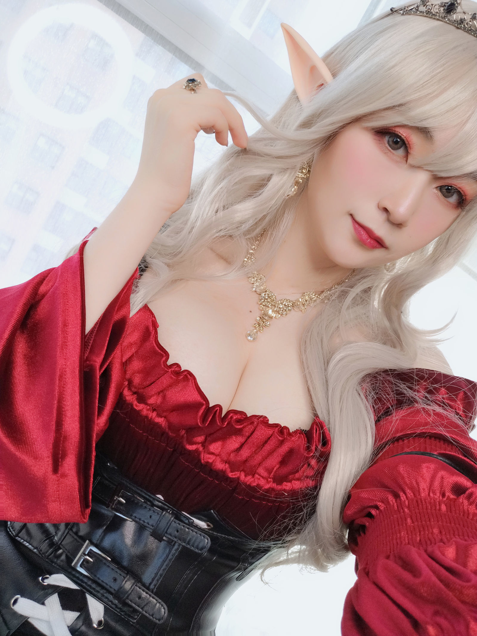 Coser白银 – 皇家吸血鬼cosplay写真 哥特风暗黑系摄影插图 Coser白银 – 皇家吸血鬼cosplay写真 哥特风暗黑系摄影插图