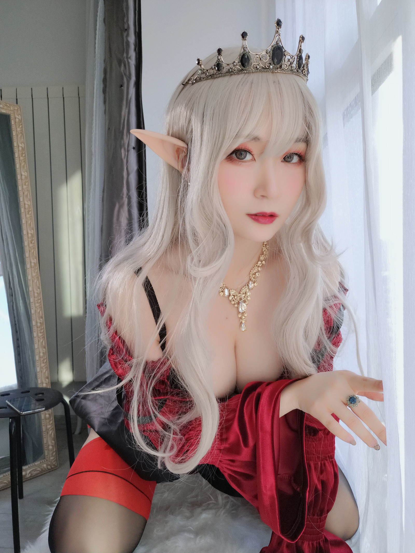 Coser白银 – 皇家吸血鬼cosplay写真 哥特风暗黑系摄影插图 Coser白银 – 皇家吸血鬼cosplay写真 哥特风暗黑系摄影插图