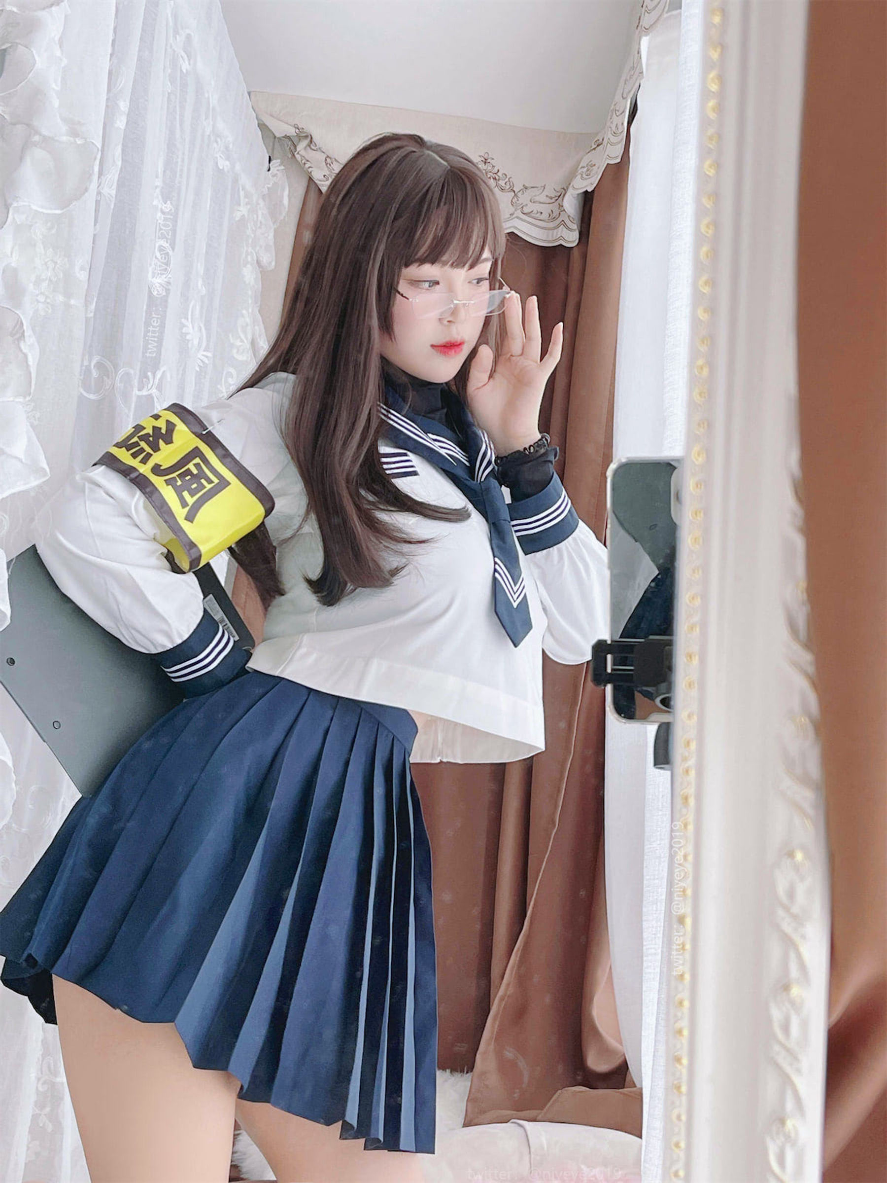 萌系小姐姐白烨 Cosplay 风纪委员 耶米西奶露插图