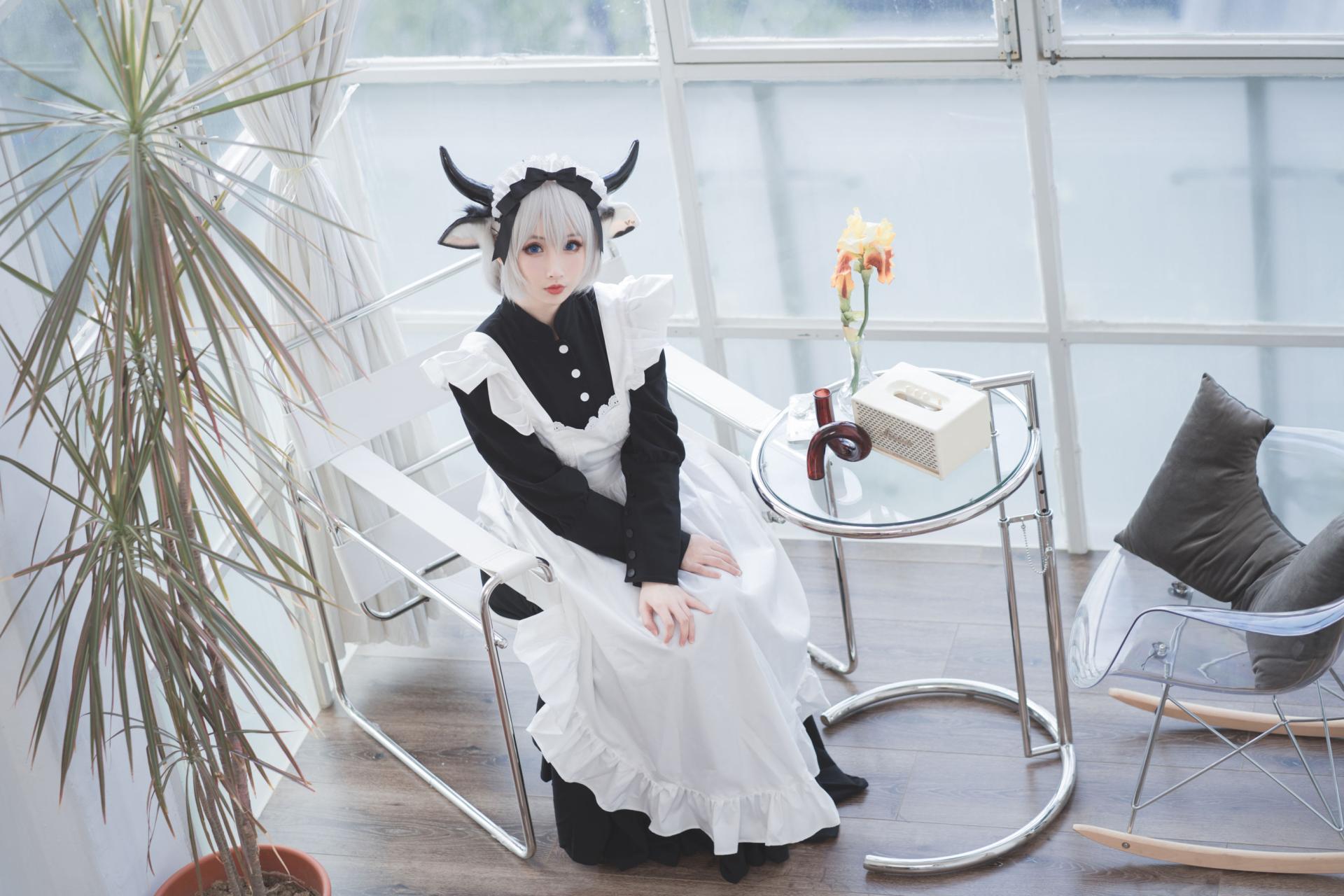 rioko凉凉子 奶牛女仆cosplay 温柔治愈系写真插图 rioko凉凉子 奶牛女仆cosplay 温柔治愈系写真插图