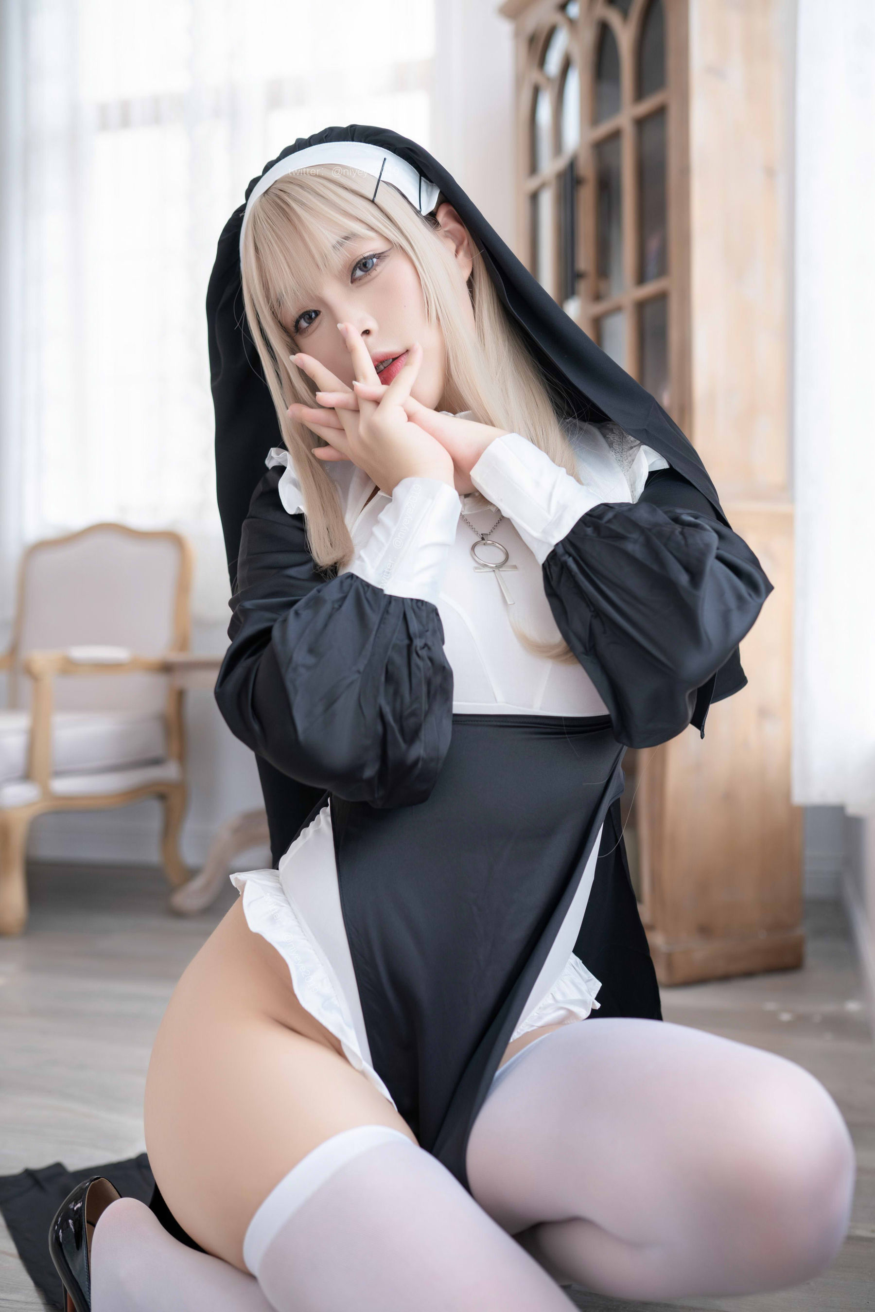 白烨 – 禁欲修女cosplay 萌系少女写真 高清图集插图