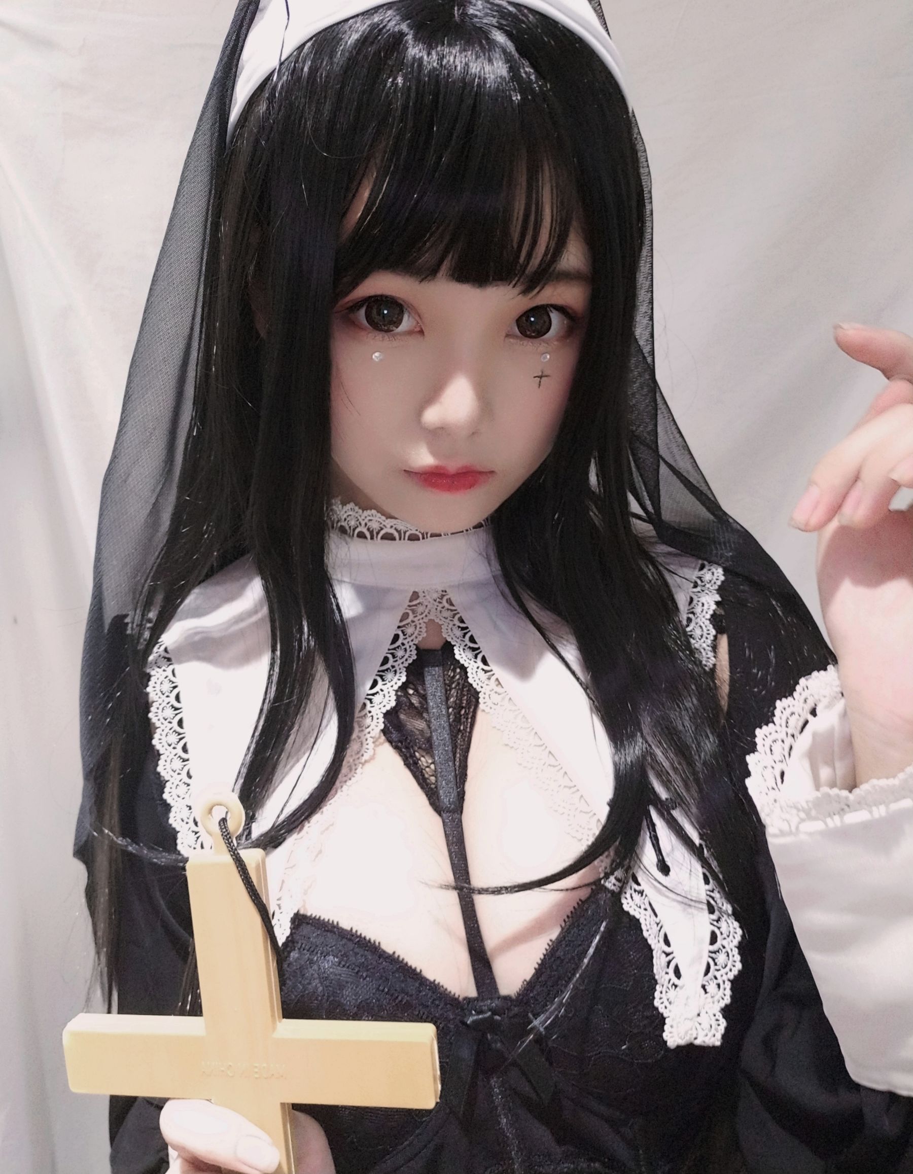 蜜汁猫裘 – 修女 cosplay 高清写真 圣洁修女装扮 二次元角色扮演