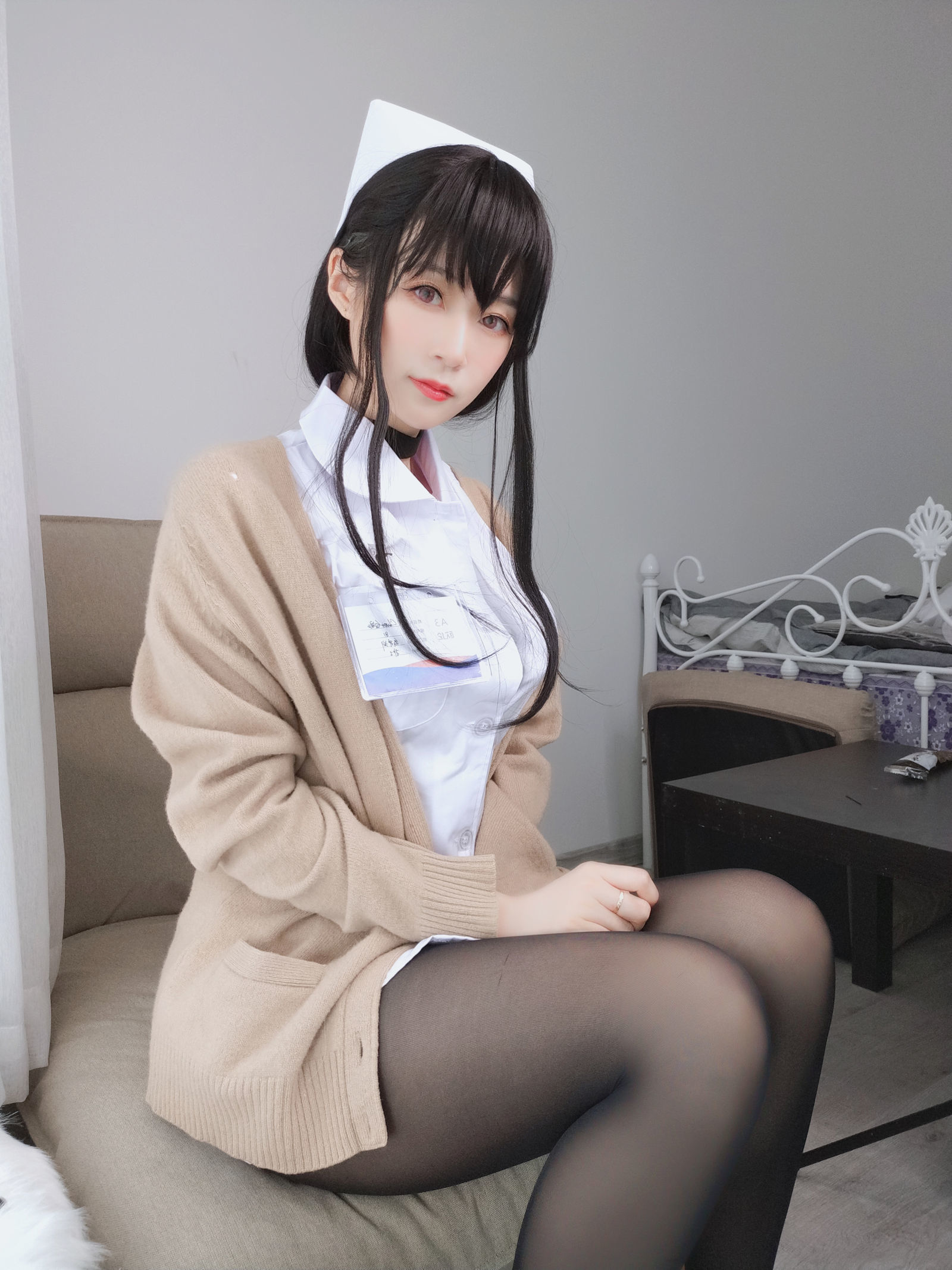 Coser小姐姐白银 – 长发小护士装 Cosplay写真集插图