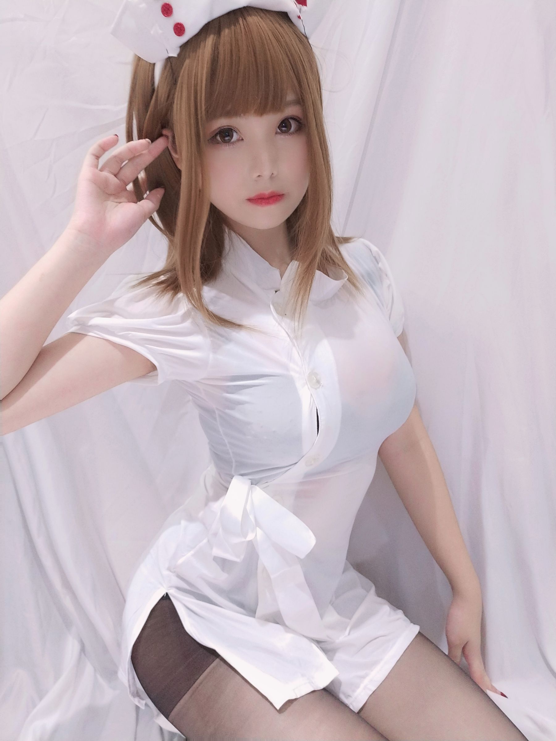 蜜汁猫裘 – 小护士装 Cosplay 写真 性感制服诱惑 高清图集插图 蜜汁猫裘 – 小护士装 Cosplay 写真 性感制服诱惑 高清图集插图