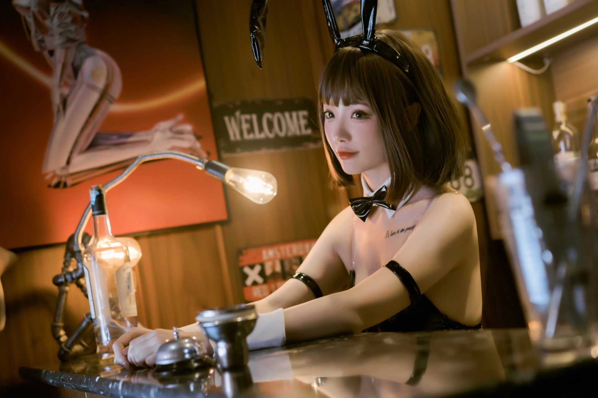 桃良阿宅 – 秘密交易 绝美Cosplay写真插图 桃良阿宅 – 秘密交易 绝美Cosplay写真插图