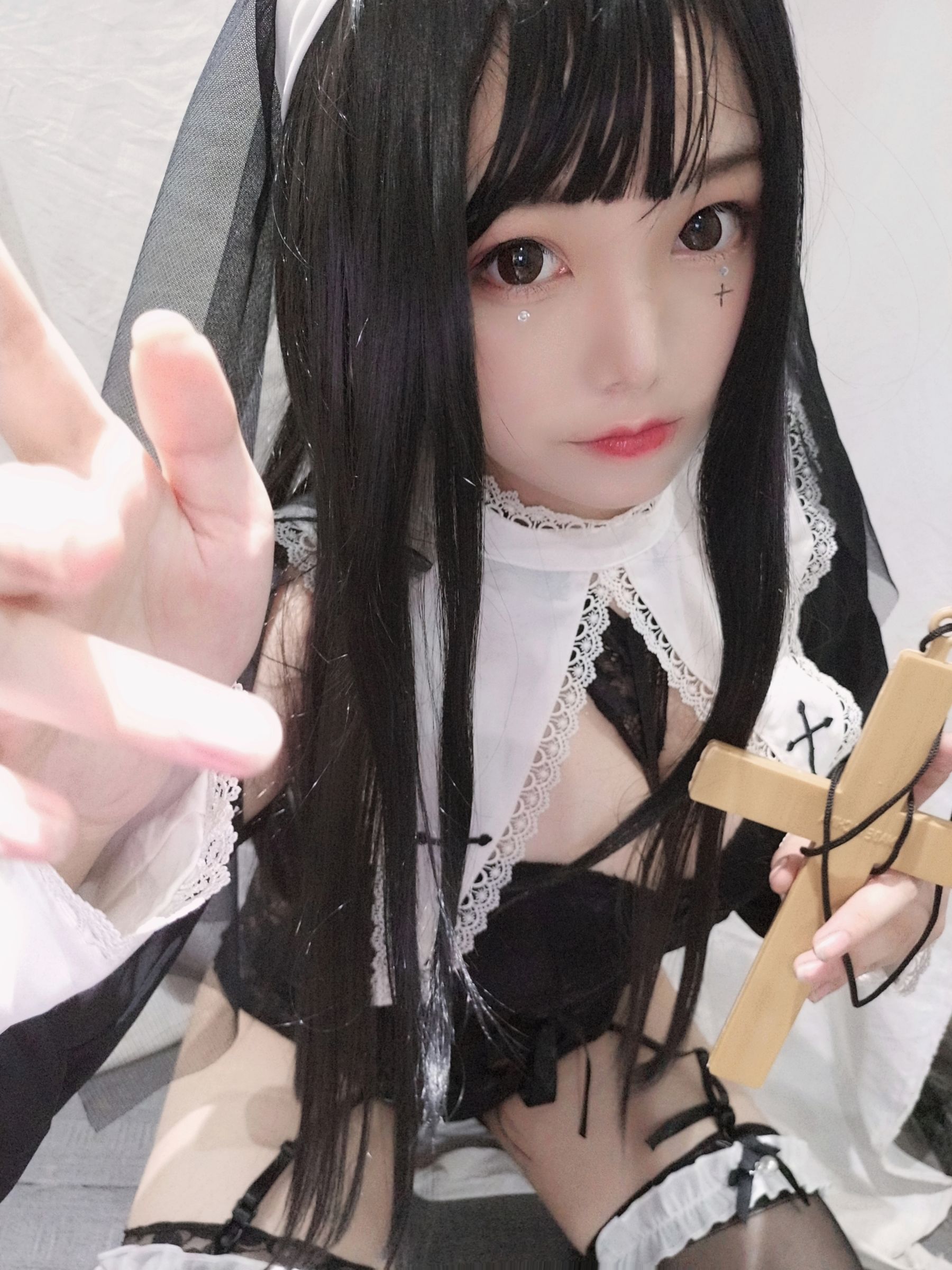 蜜汁猫裘 – 修女 cosplay 高清写真 圣洁修女装扮 二次元角色扮演插图