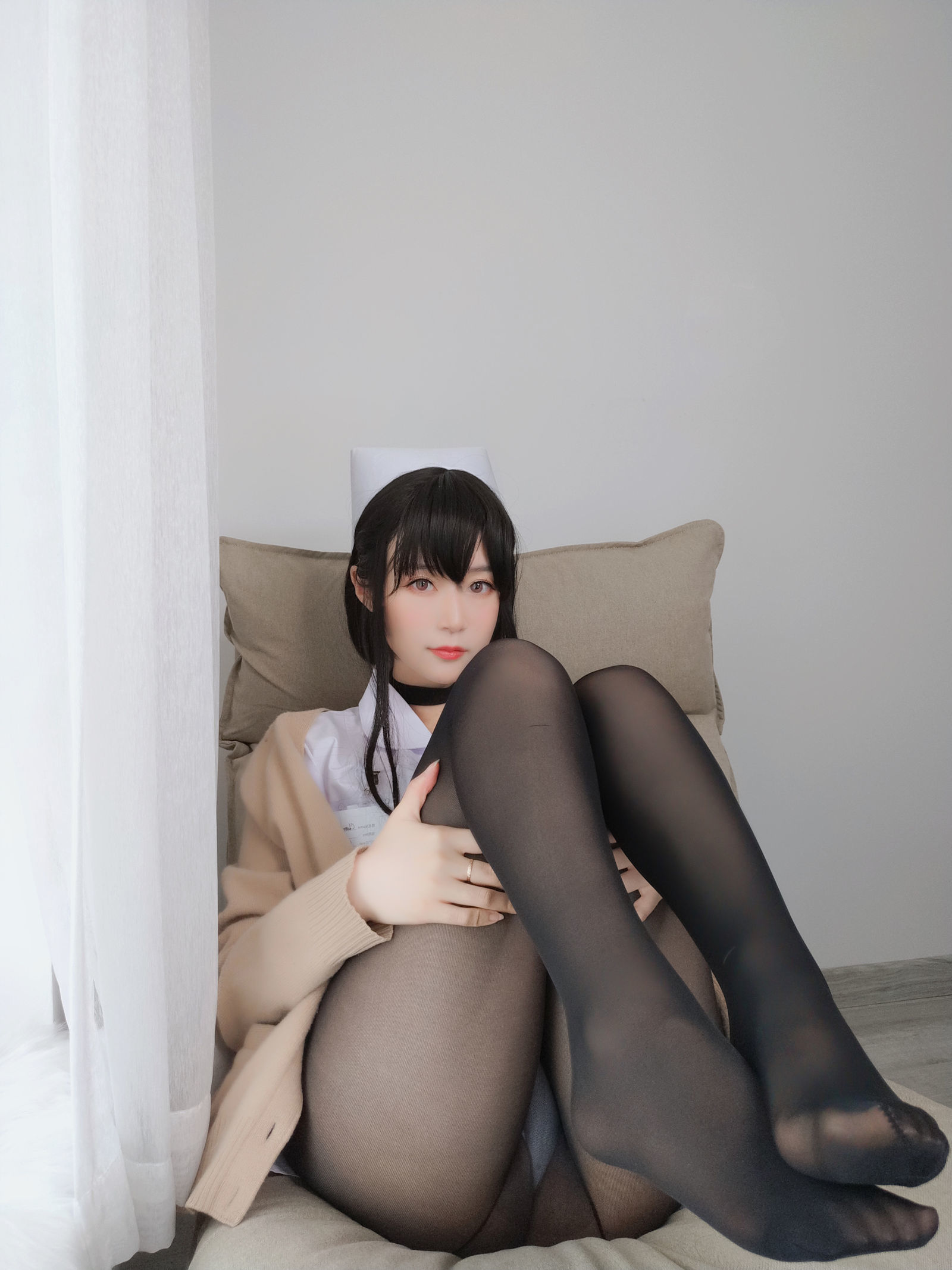 Coser小姐姐白银 – 长发小护士装 Cosplay写真集插图 Coser小姐姐白银 – 长发小护士装 Cosplay写真集插图