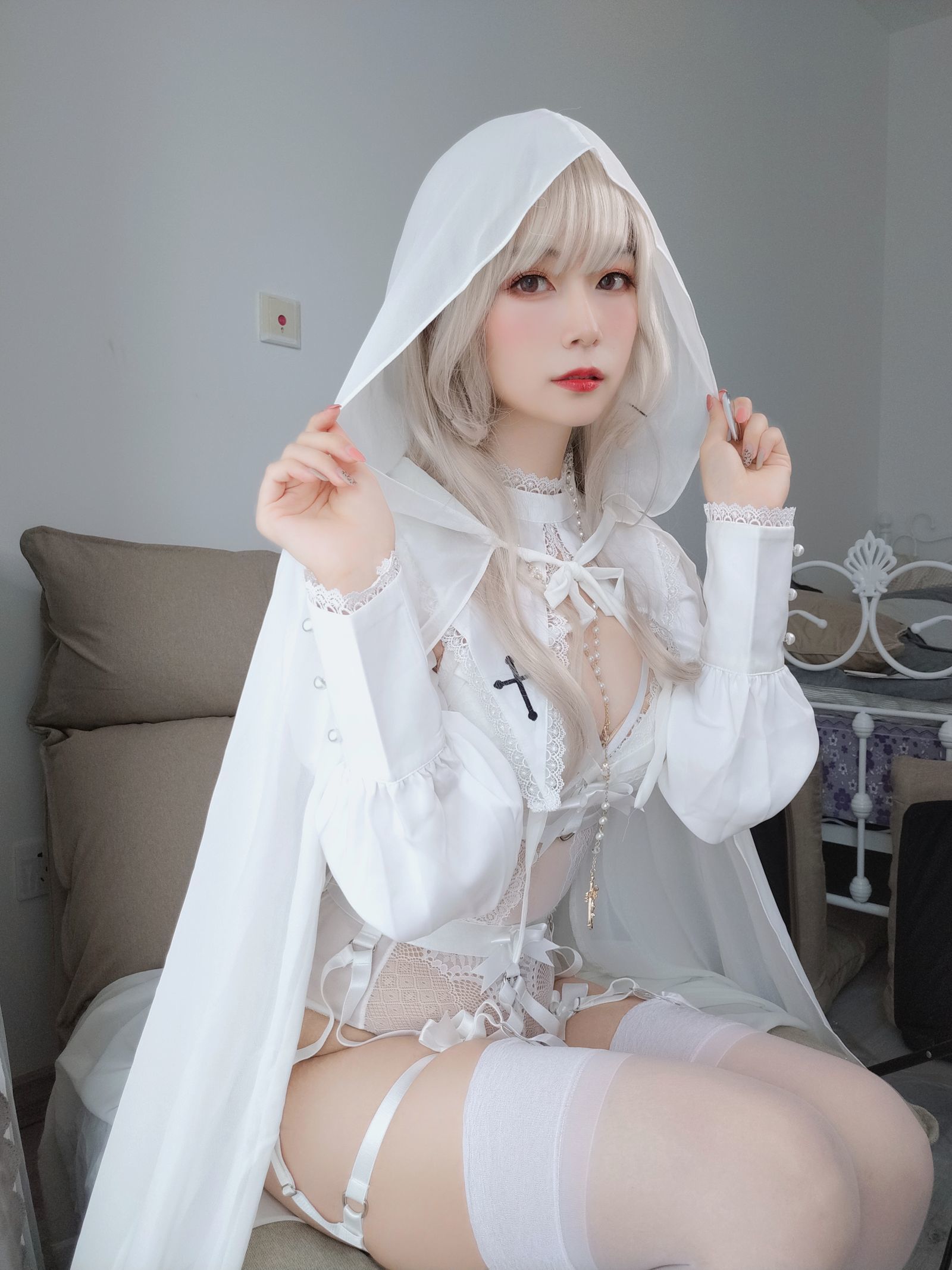 Coser小姐姐白银 – 纯白圣女Cosplay写真 高清图集插图 Coser小姐姐白银 – 纯白圣女Cosplay写真 高清图集插图