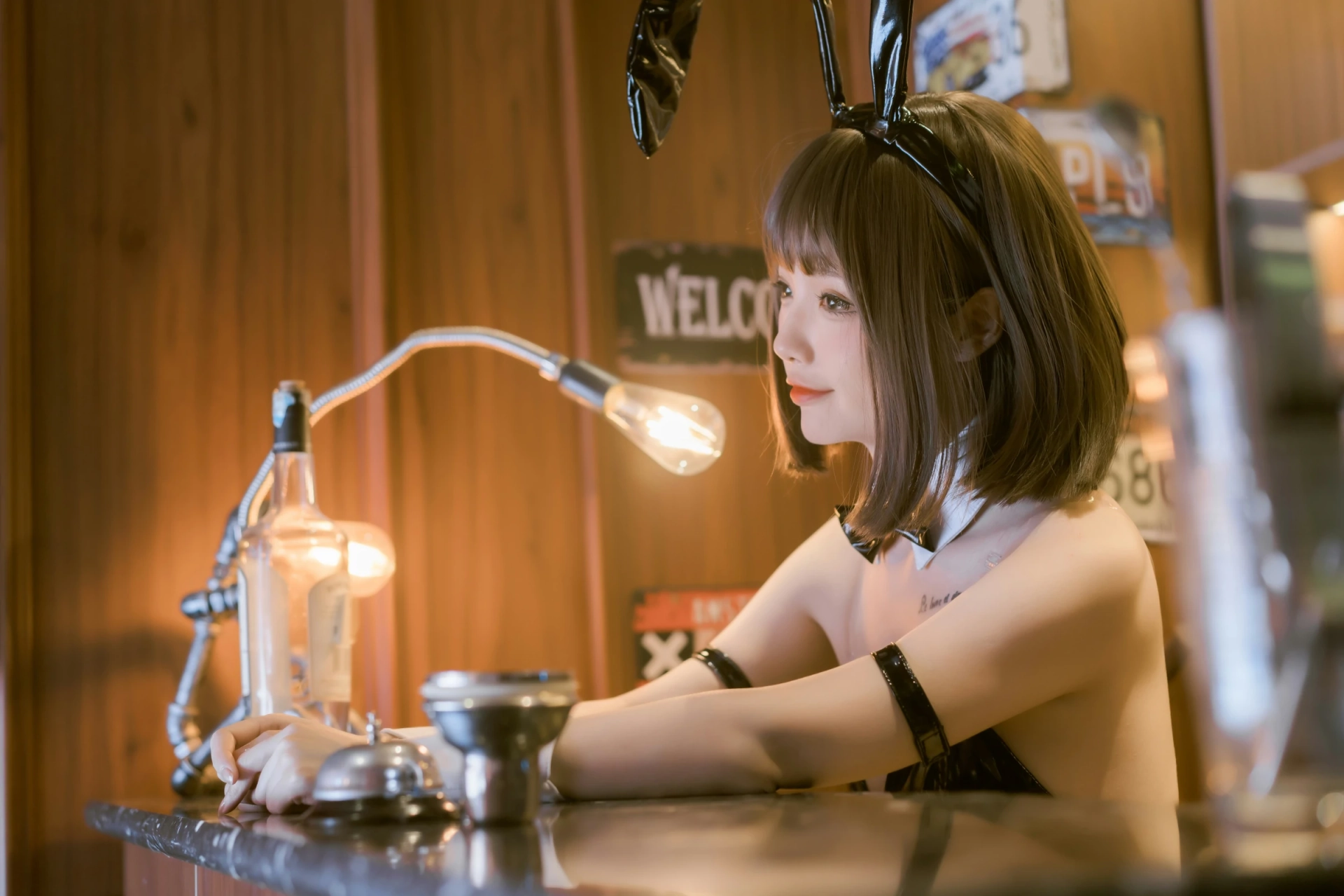 桃良阿宅 – 秘密交易 绝美Cosplay写真插图 桃良阿宅 – 秘密交易 绝美Cosplay写真插图