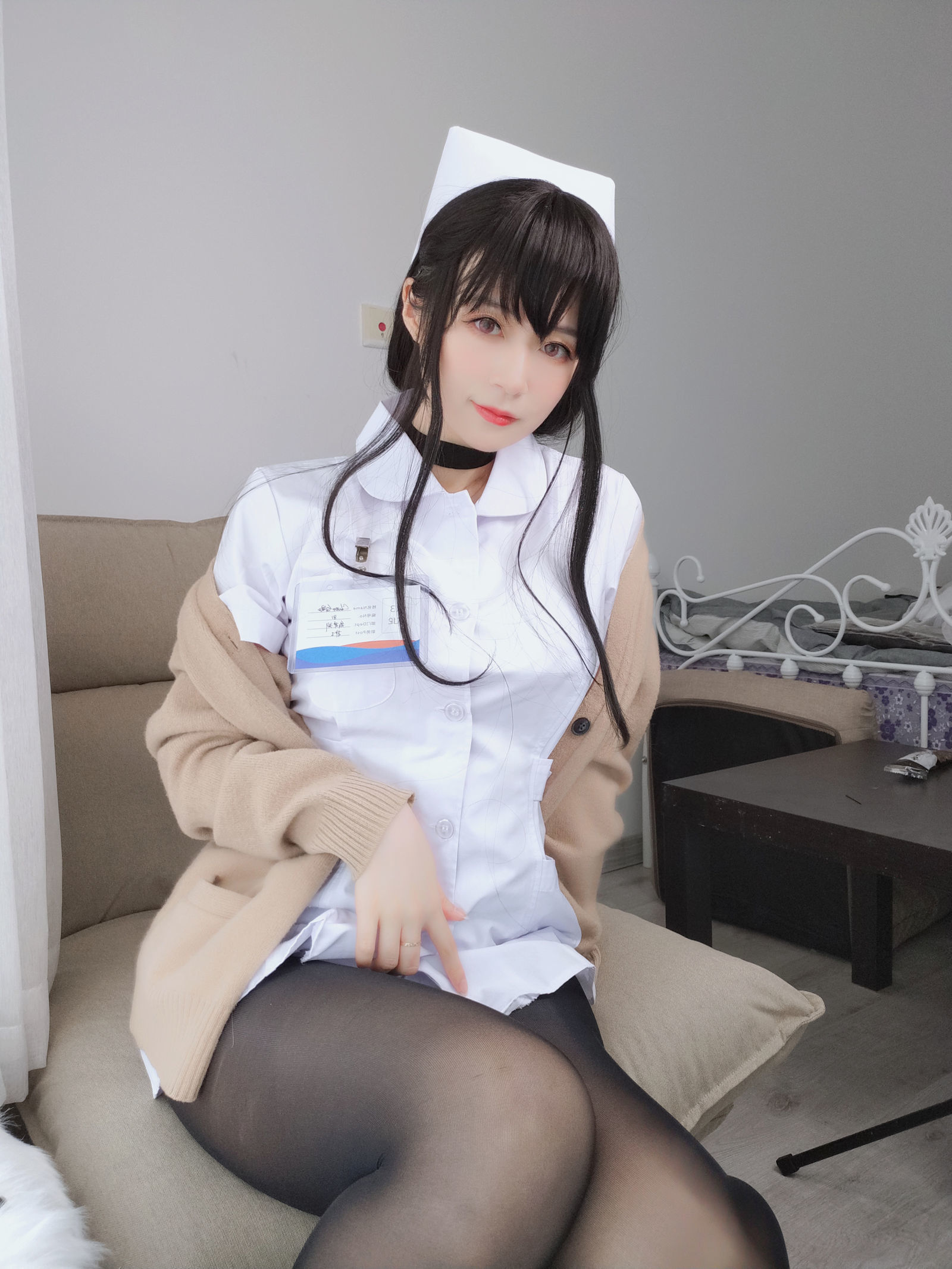Coser小姐姐白银 – 长发小护士装 Cosplay写真集插图
