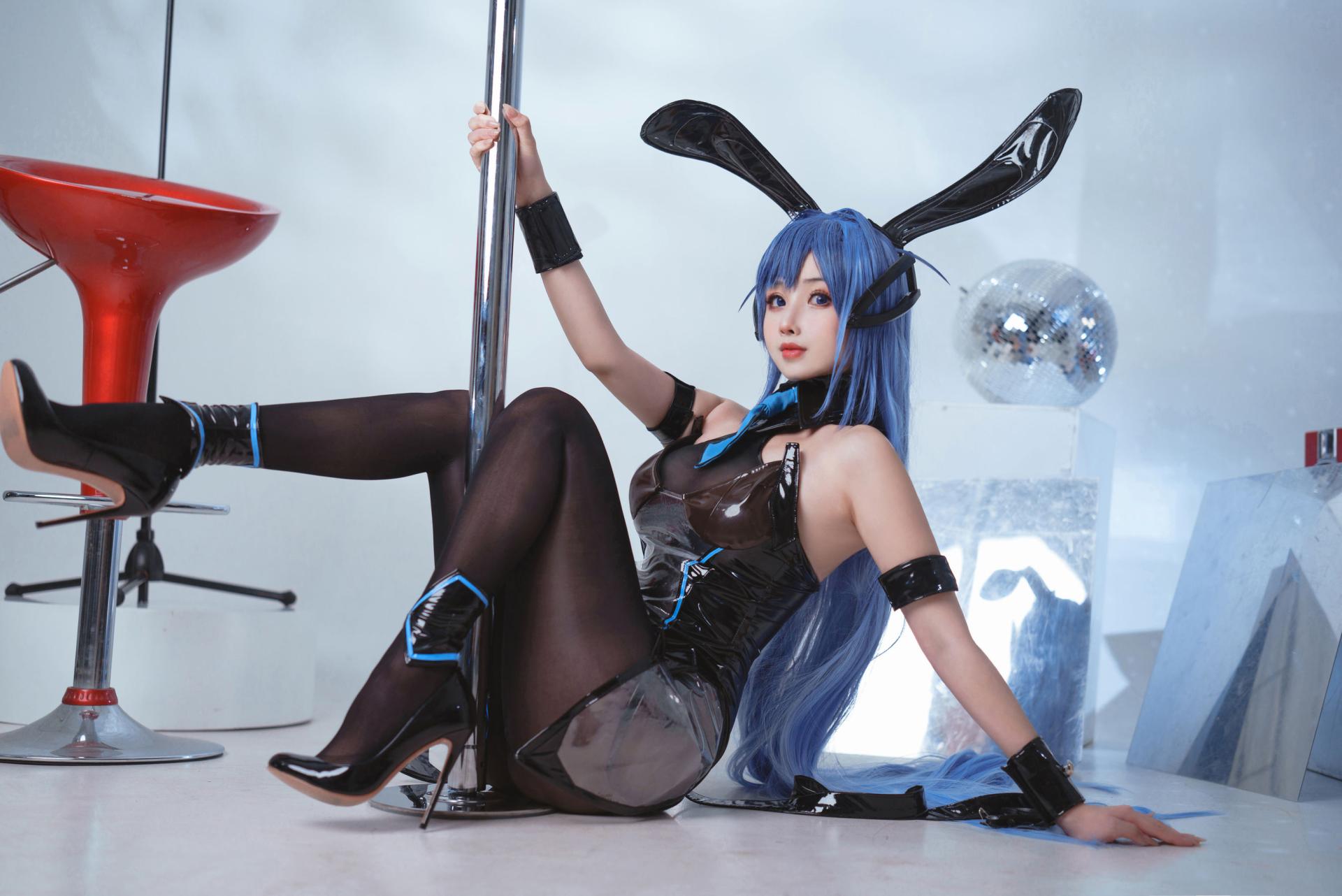 rioko凉凉子 花园兔女郎 Cosplay写真 性感兔女郎装扮 动漫角色扮演插图