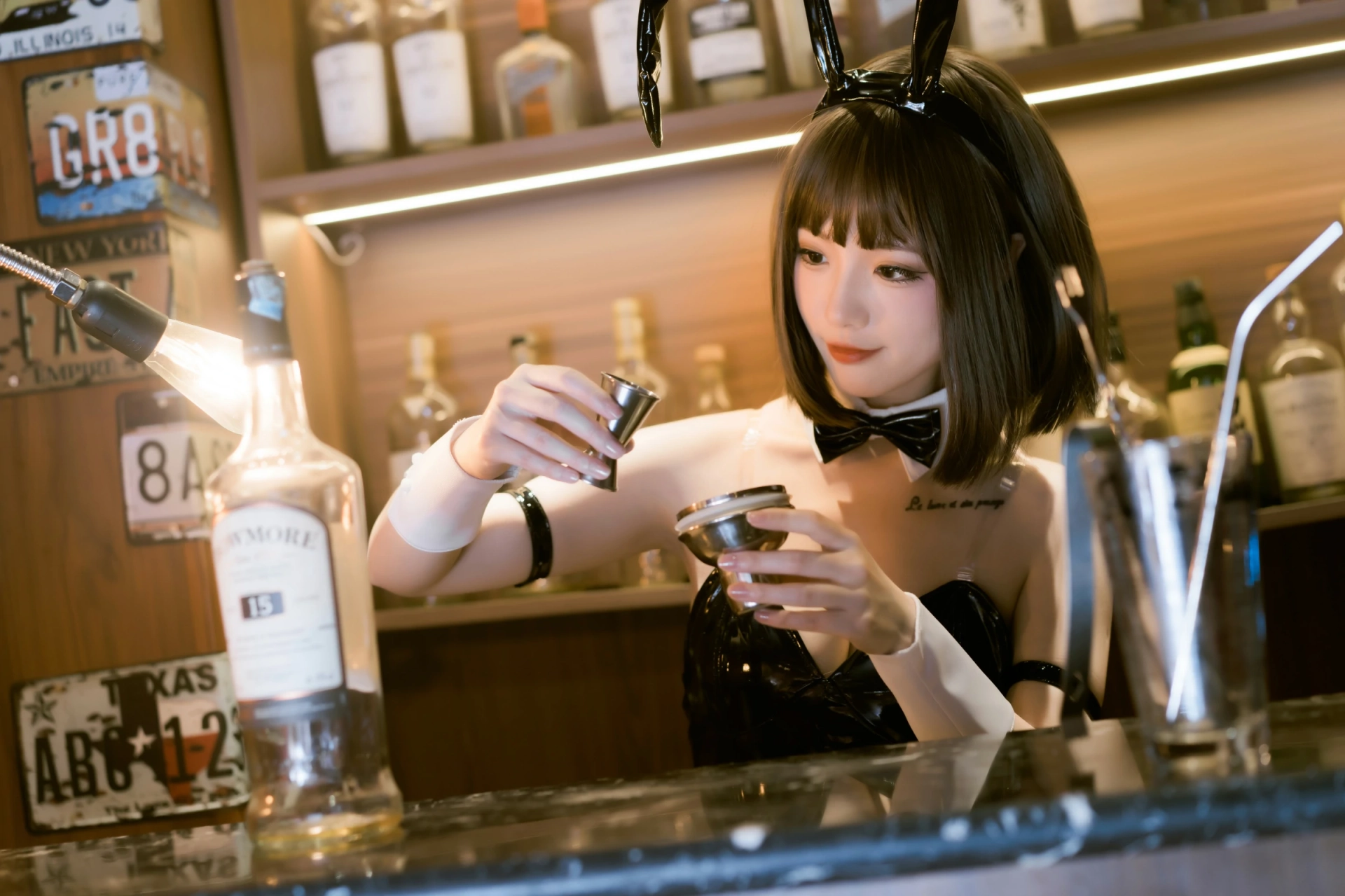 桃良阿宅 – 秘密交易 绝美Cosplay写真插图 桃良阿宅 – 秘密交易 绝美Cosplay写真插图