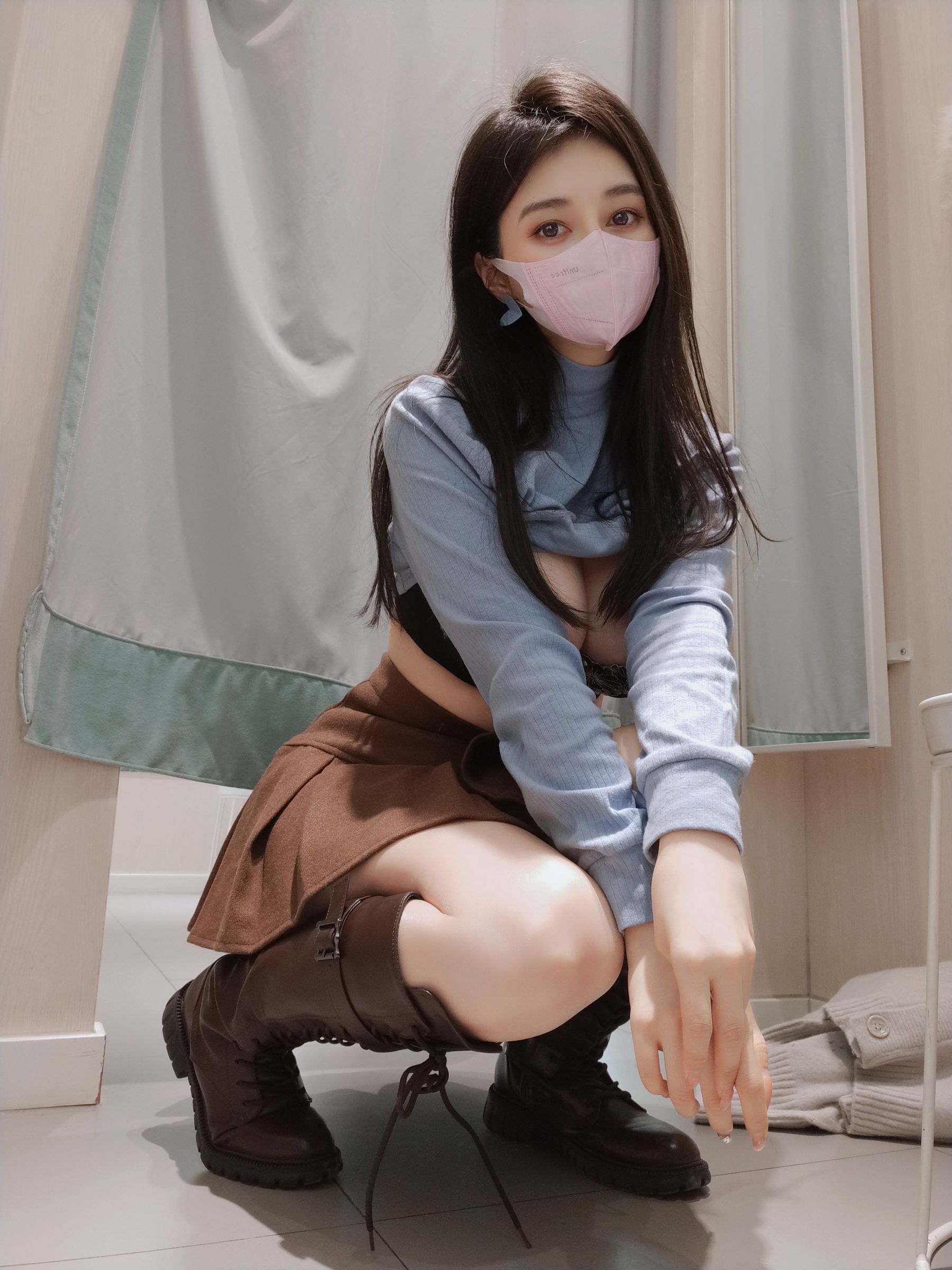 Coser小姐姐白银 – 更衣室自拍性感写真插图 Coser小姐姐白银 – 更衣室自拍性感写真插图