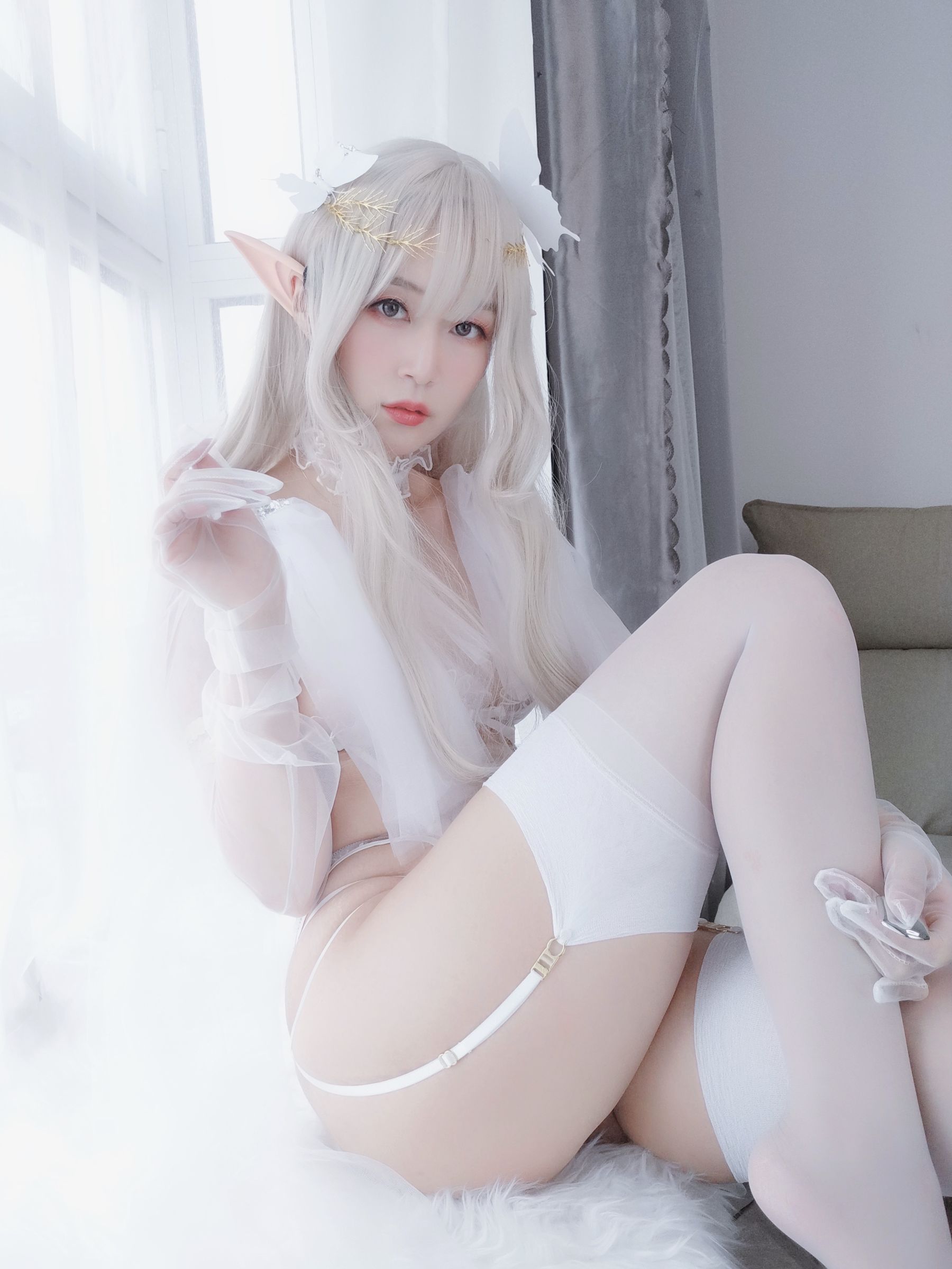 Coser小姐姐白银 – 纯白精灵cosplay 绝美精灵写真 白银精灵仙子插图 Coser小姐姐白银 – 纯白精灵cosplay 绝美精灵写真 白银精灵仙子插图