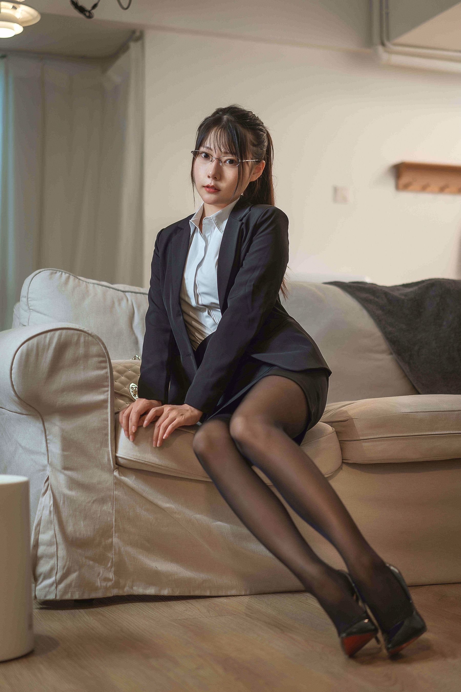 香草喵露露 – 民宿下班回家 私房写真 CosPlay 美图插图