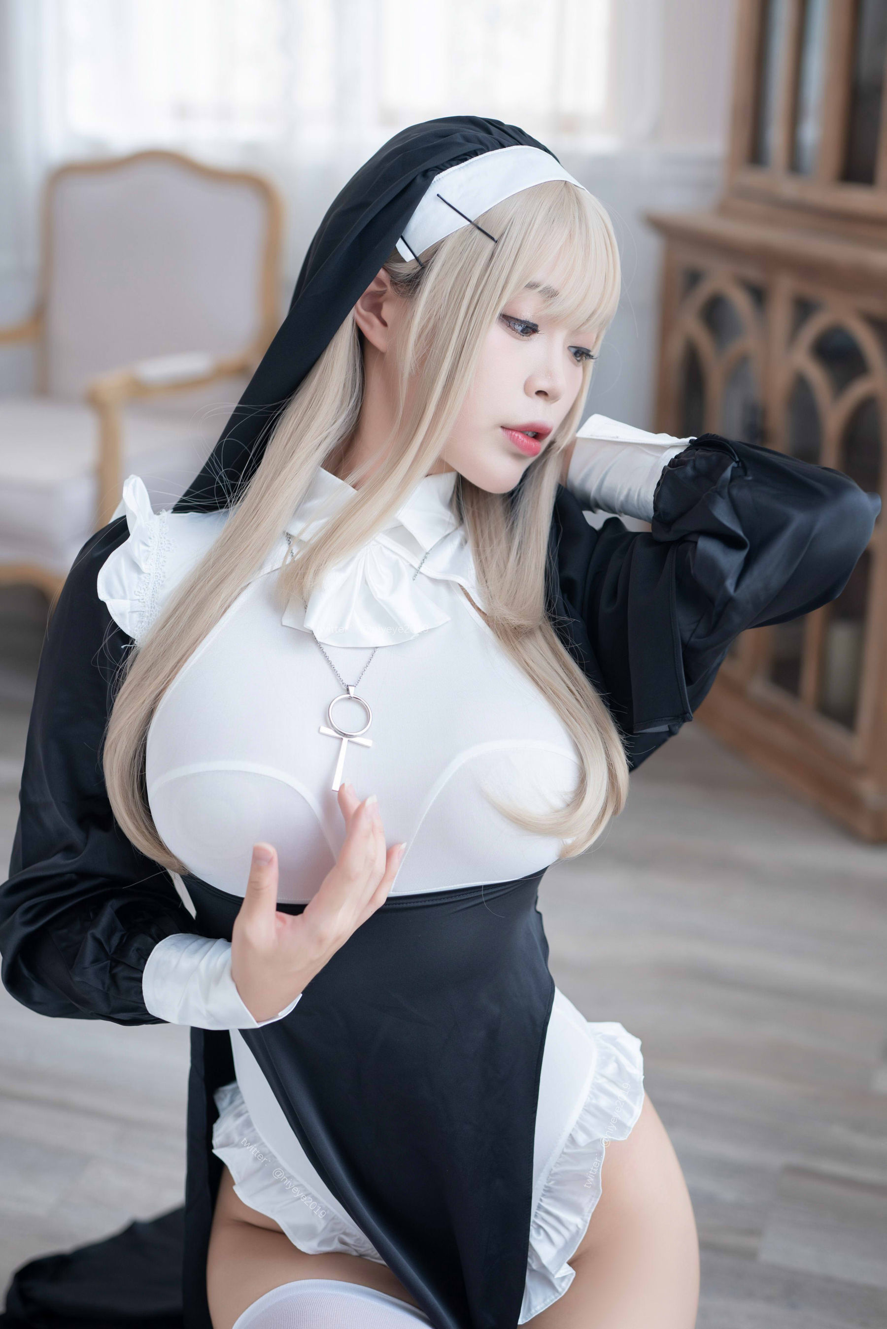 白烨 – 禁欲修女cosplay 萌系少女写真 高清图集插图