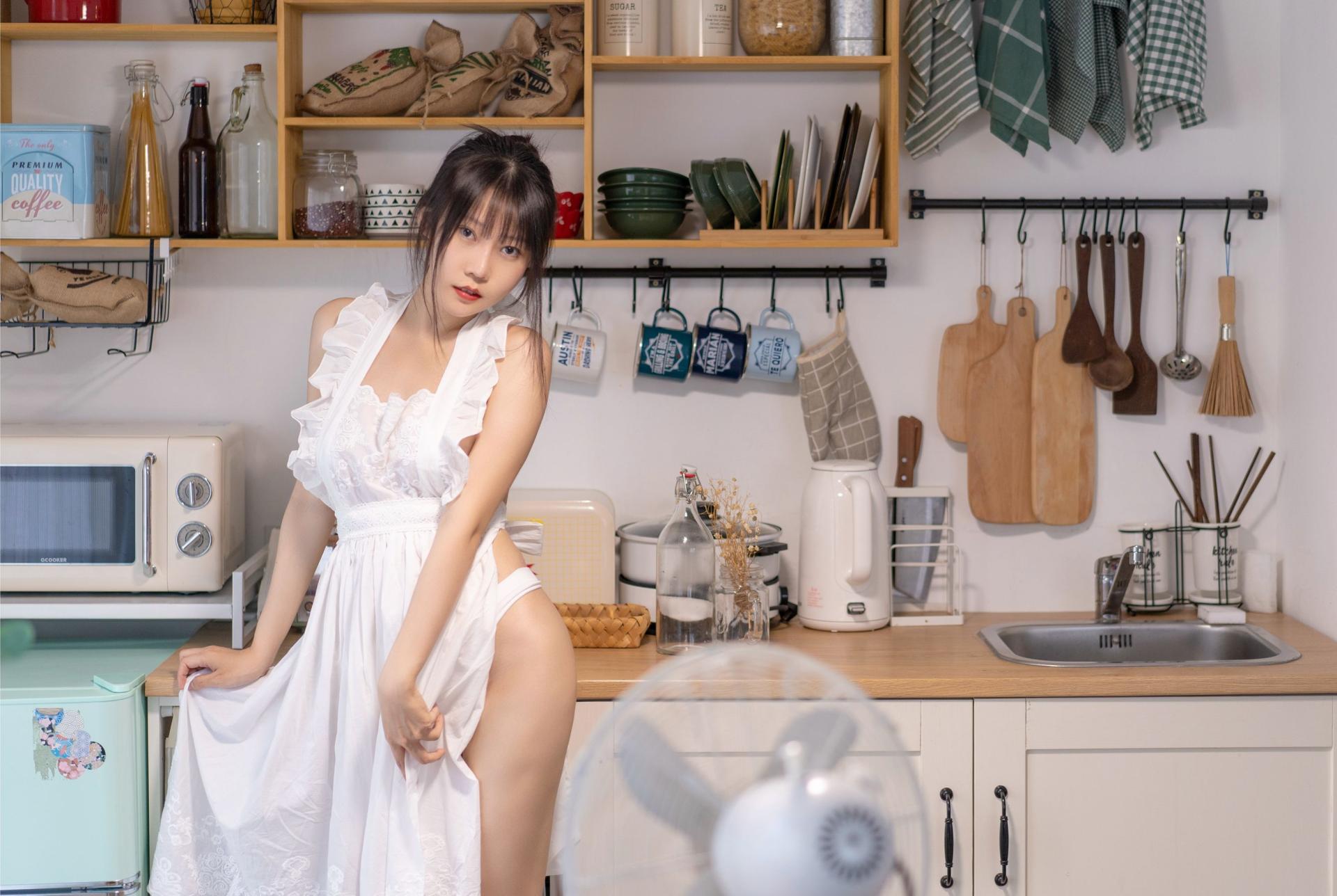 香草喵露露 – 厨娘cosplay写真 甜美厨娘装扮