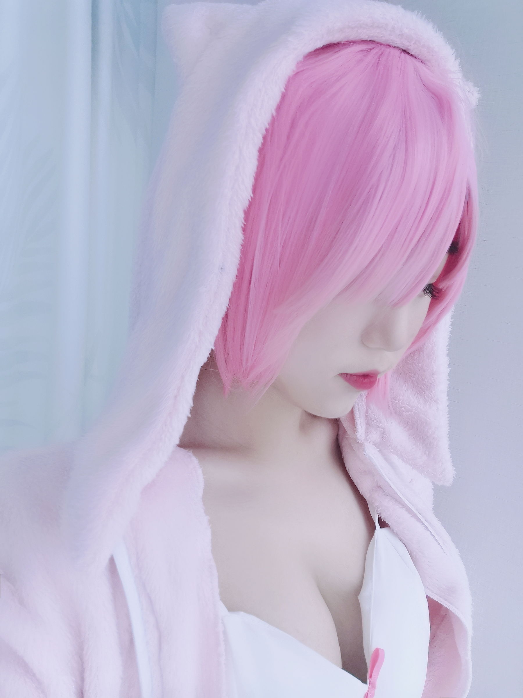 eloise软软 – 拉姆睡衣cosplay写真 蕾姆同款睡裙 ReZero从零开始 雷姆姐妹 动漫角色扮演插图
