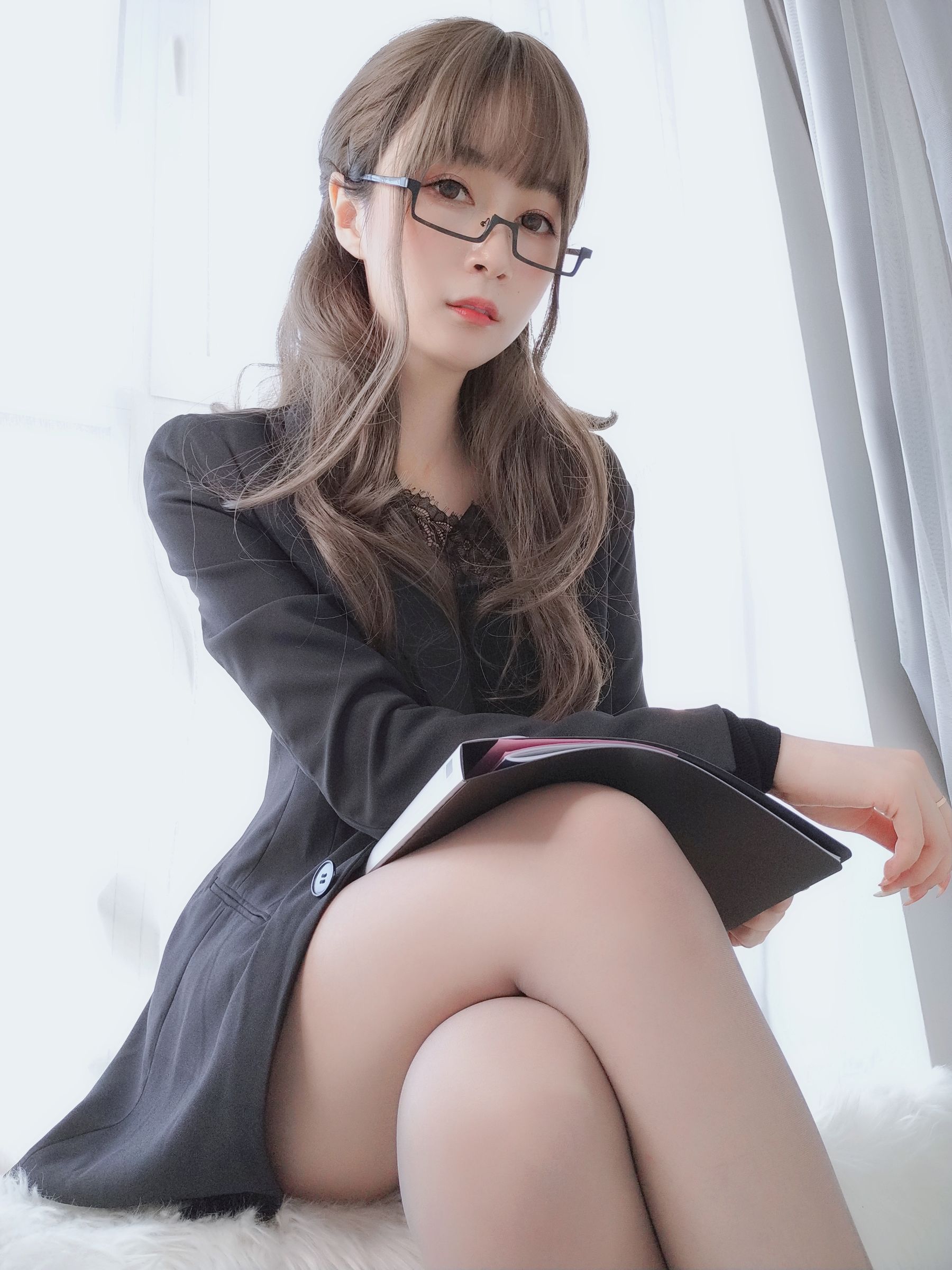 Coser小姐姐白银 – 黑西服性感写真插图
