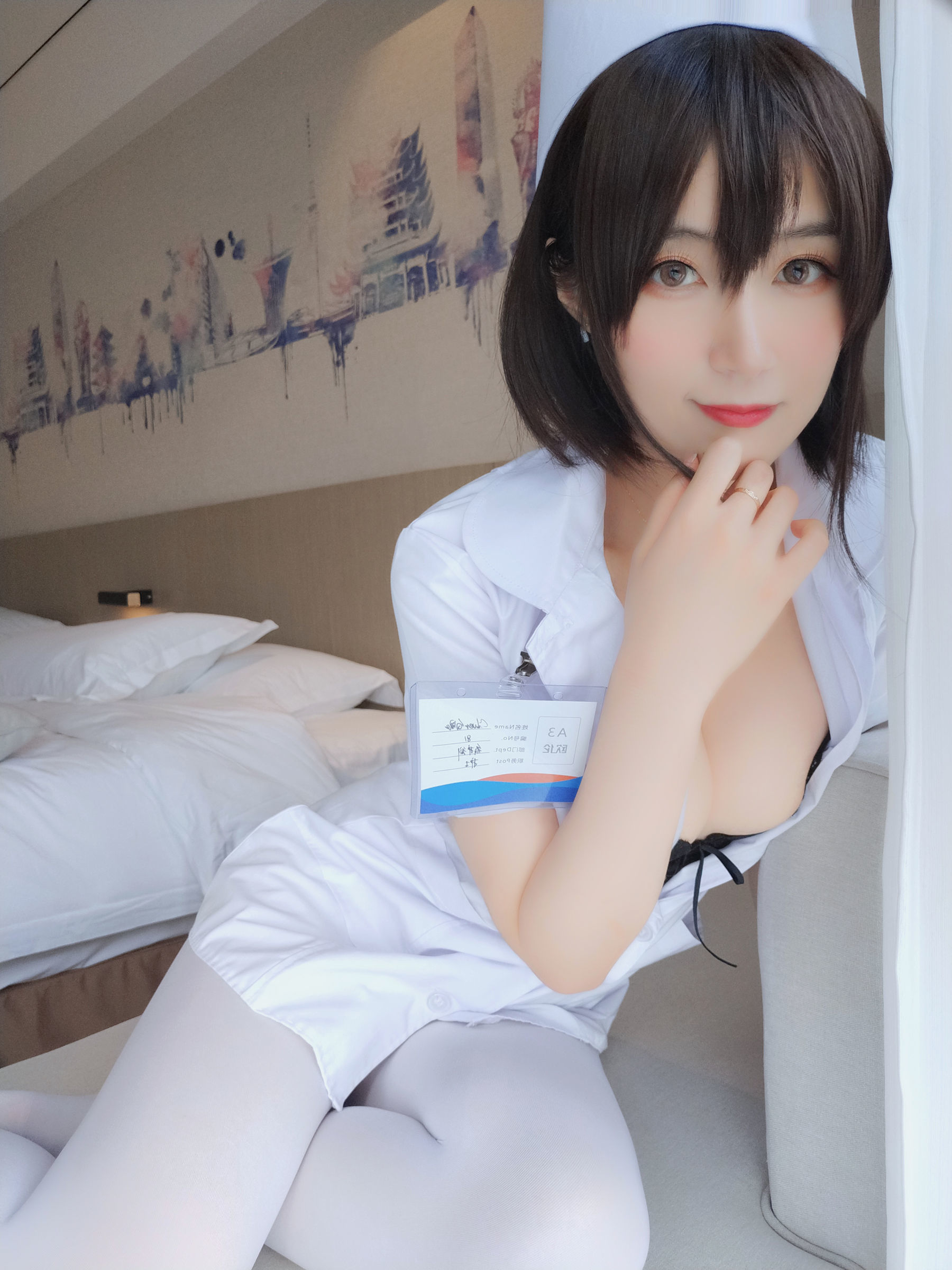 Coser小姐姐白银 – 短发小护士装 甜美治愈系cosplay写真插图 Coser小姐姐白银 – 短发小护士装 甜美治愈系cosplay写真插图