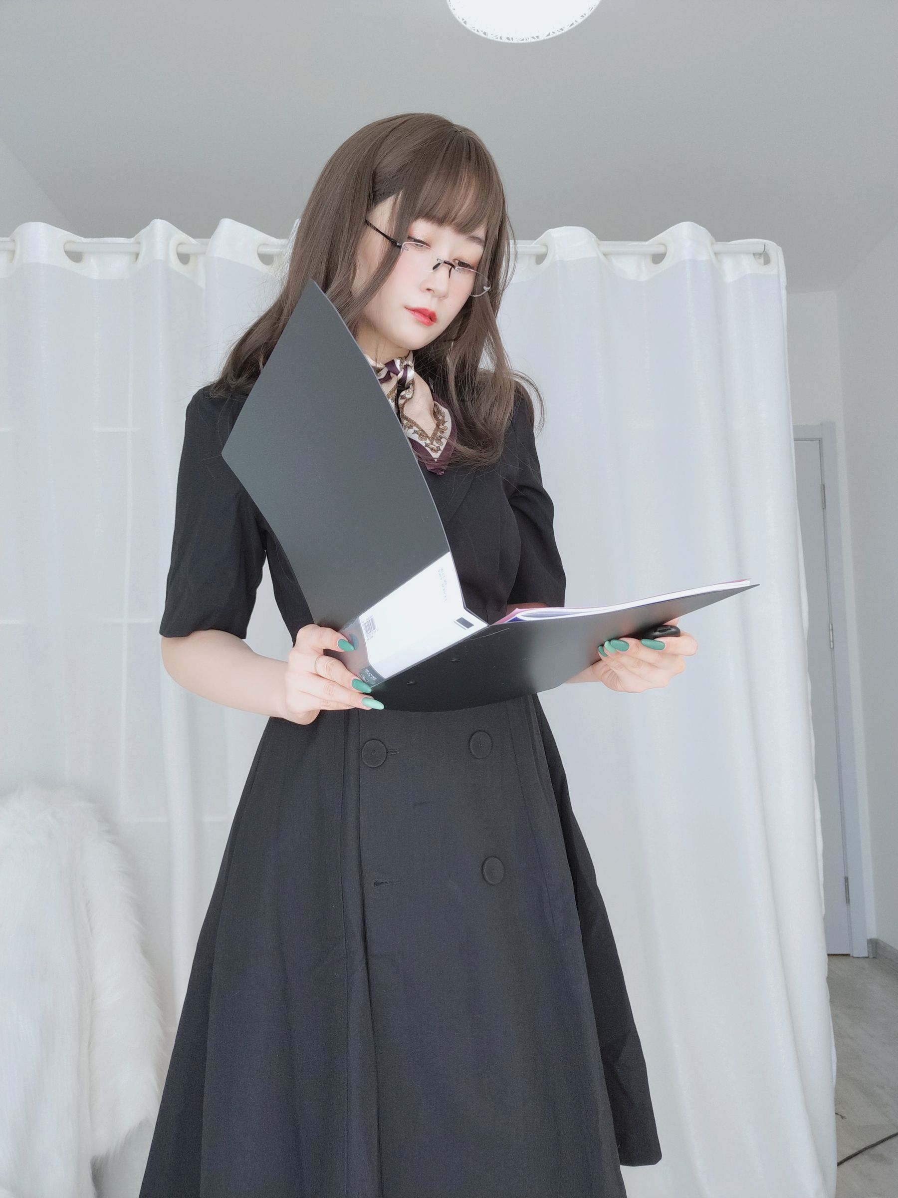 Coser小姐姐白银 – OL制服下的性感内衣写真插图 Coser小姐姐白银 – OL制服下的性感内衣写真插图