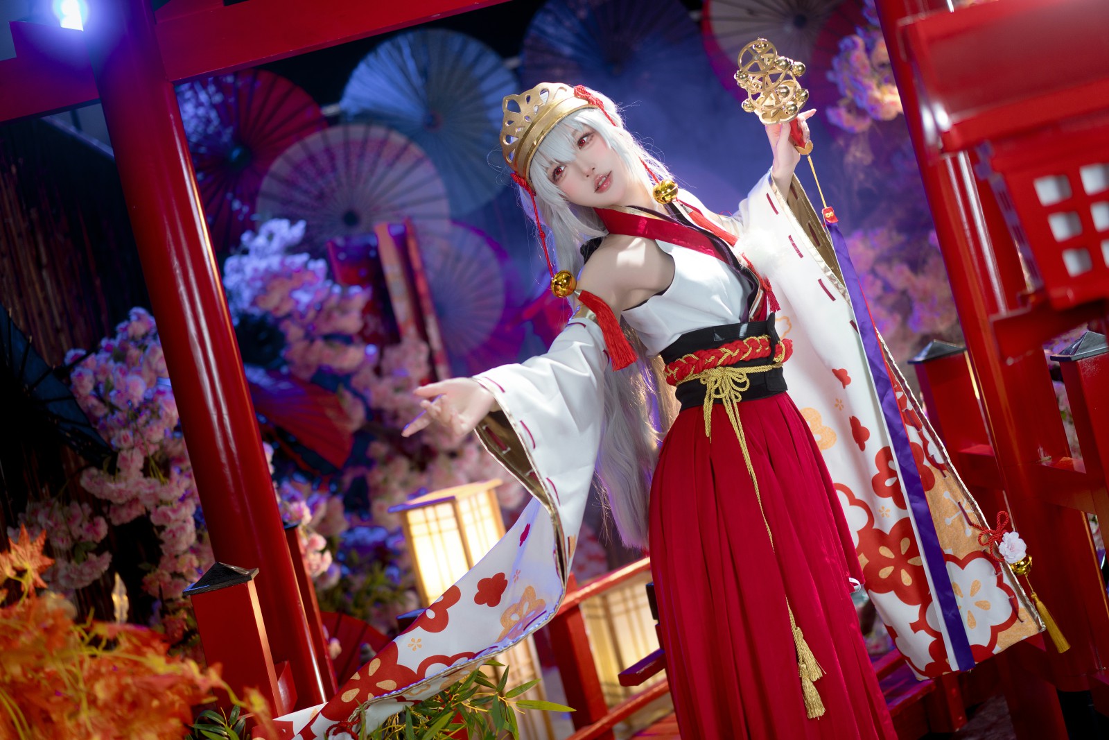 阿包也是兔娘 巫女浴池 Cosplay写真 神社沐浴场景插图