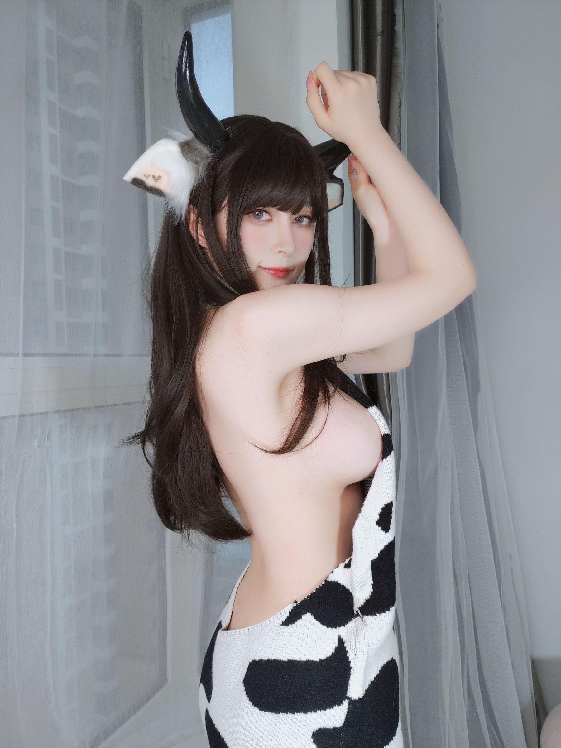 Coser小姐姐白银 – 可爱奶牛cosplay写真 萌系少女角色扮演插图