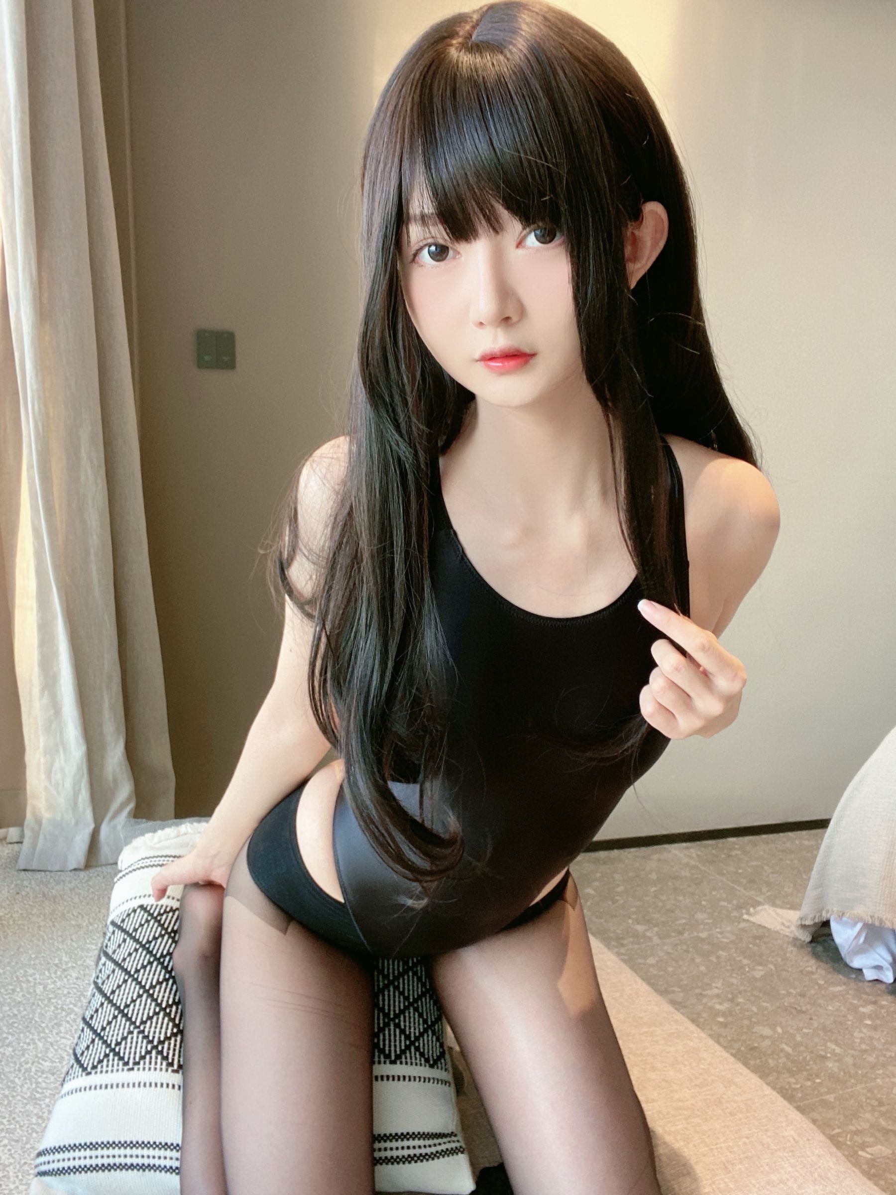 5酱 黑红泳装Cosplay写真 性感泳衣摄影作品插图 5酱 黑红泳装Cosplay写真 性感泳衣摄影作品插图