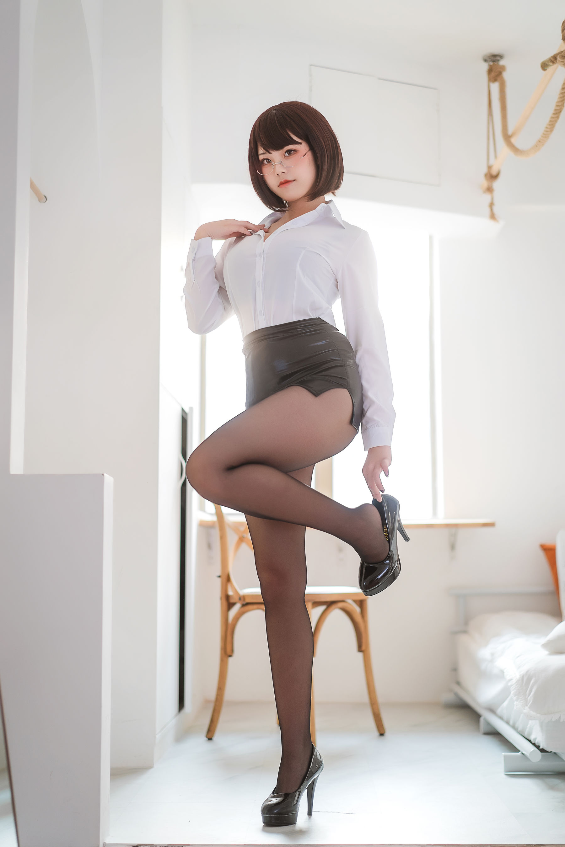 蜜汁猫裘 – 醉OL Cosplay 职场OL写真 办公室制服诱惑