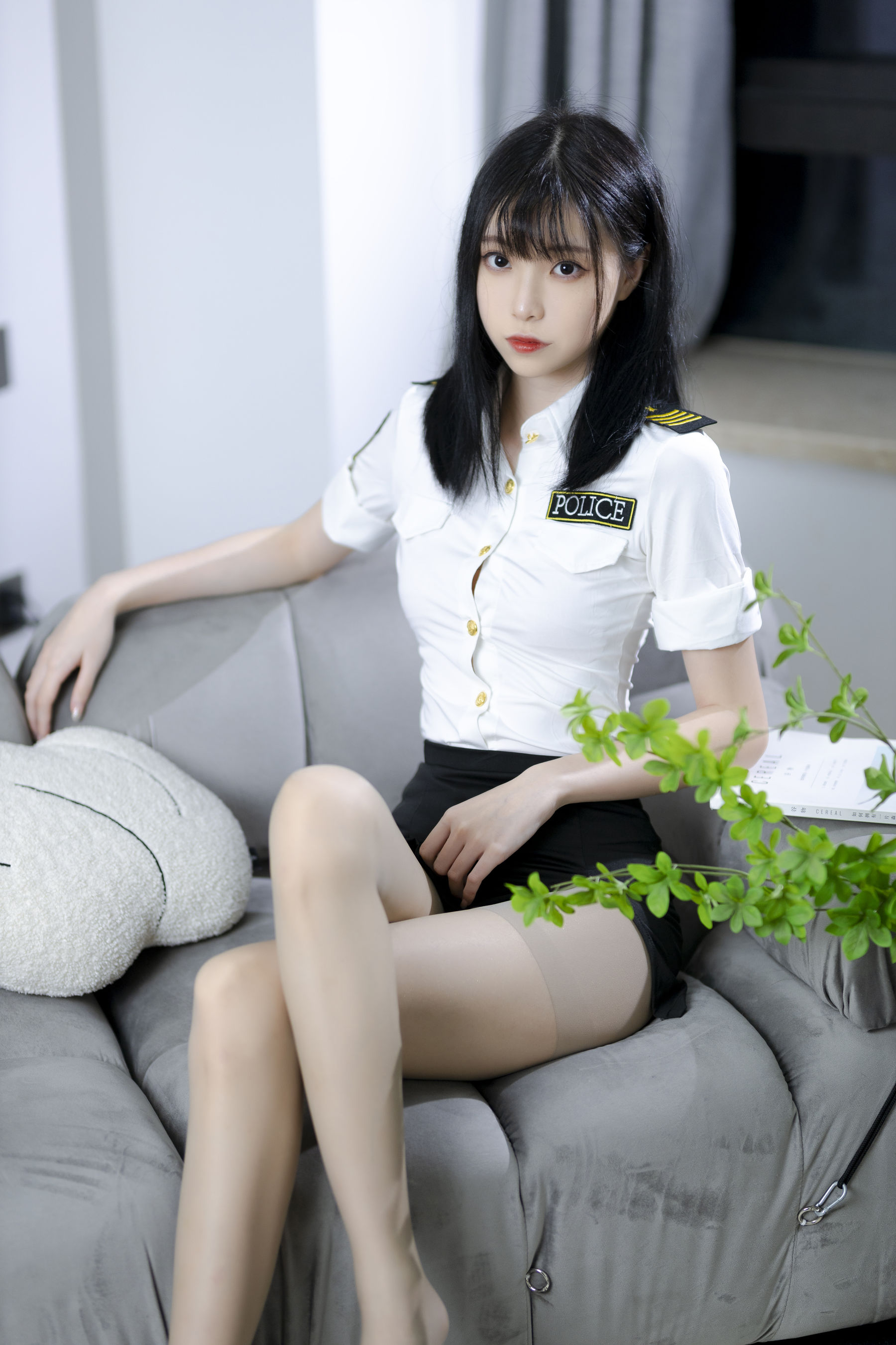 许岚 – 灰丝制服 Cosplay 性感写真 高清图集