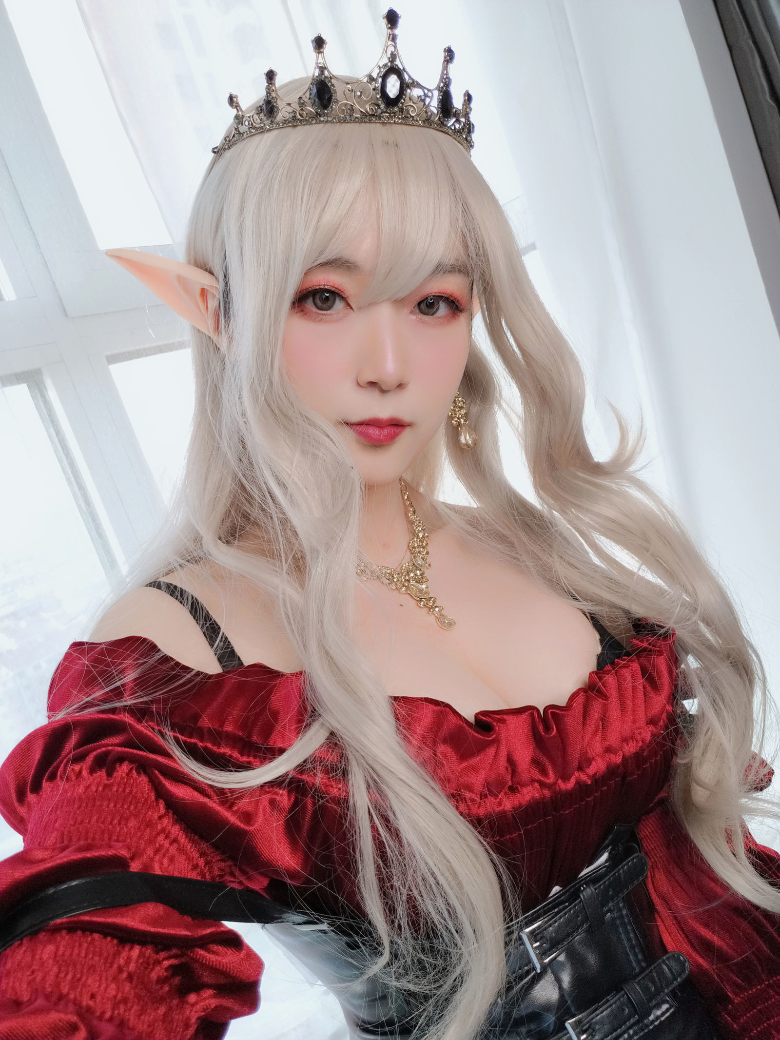 Coser白银 – 皇家吸血鬼cosplay写真 哥特风暗黑系摄影插图 Coser白银 – 皇家吸血鬼cosplay写真 哥特风暗黑系摄影插图