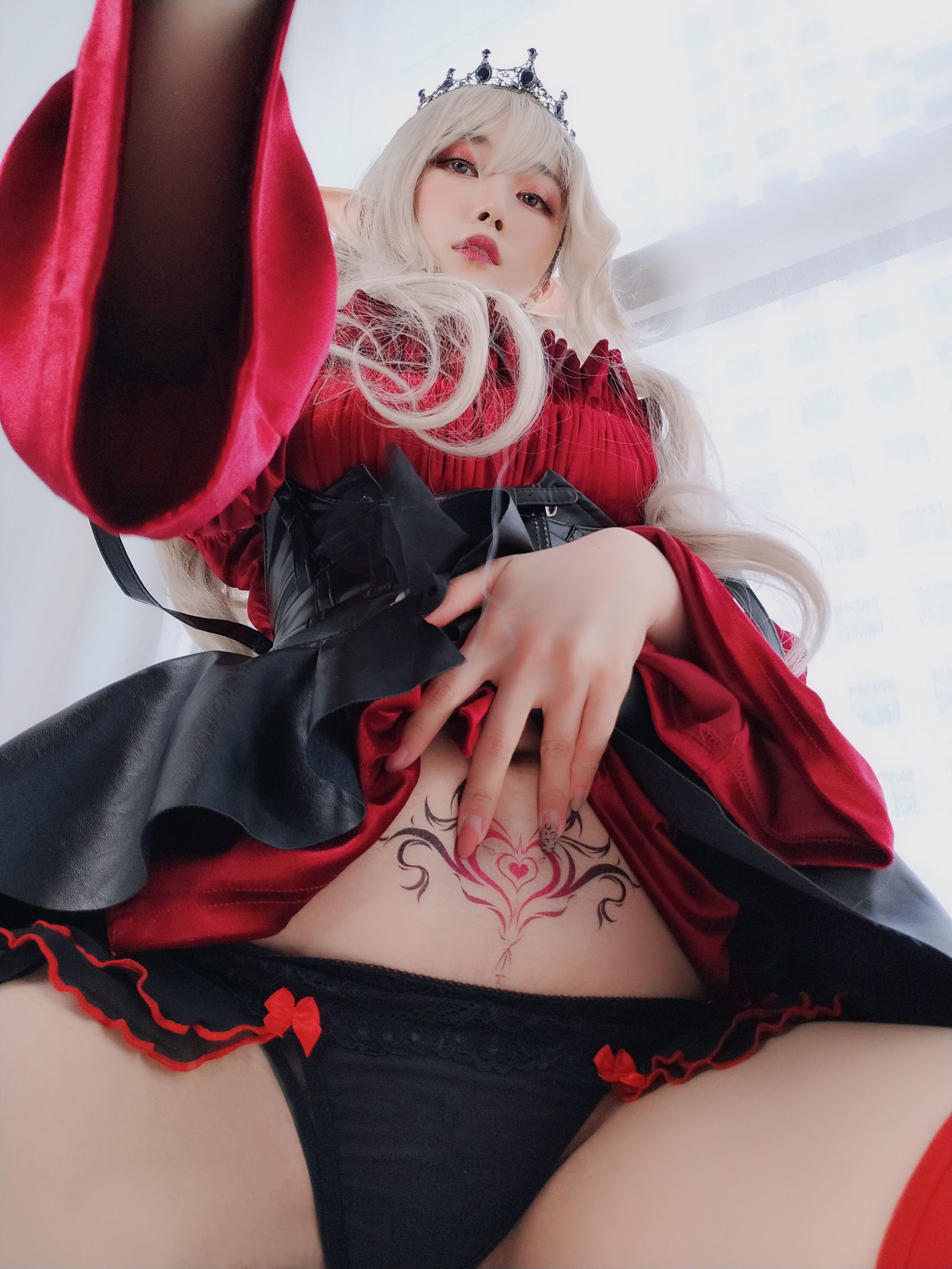 Coser白银 – 皇家吸血鬼cosplay写真 哥特风暗黑系摄影插图 Coser白银 – 皇家吸血鬼cosplay写真 哥特风暗黑系摄影插图