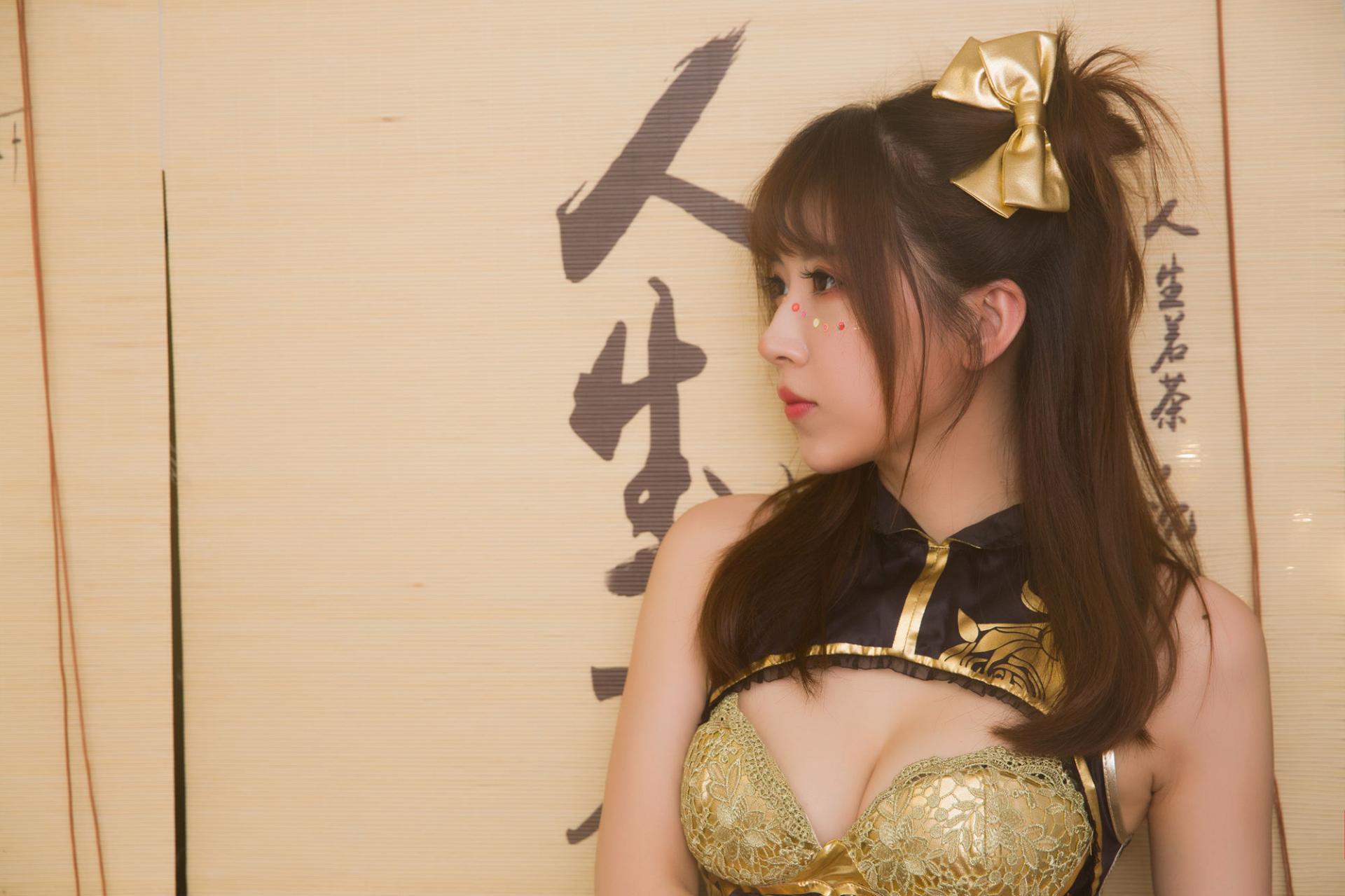 小女巫露娜 – 金丝旗袍 Cosplay 写真 东方魔幻风格插图 小女巫露娜 – 金丝旗袍 Cosplay 写真 东方魔幻风格插图