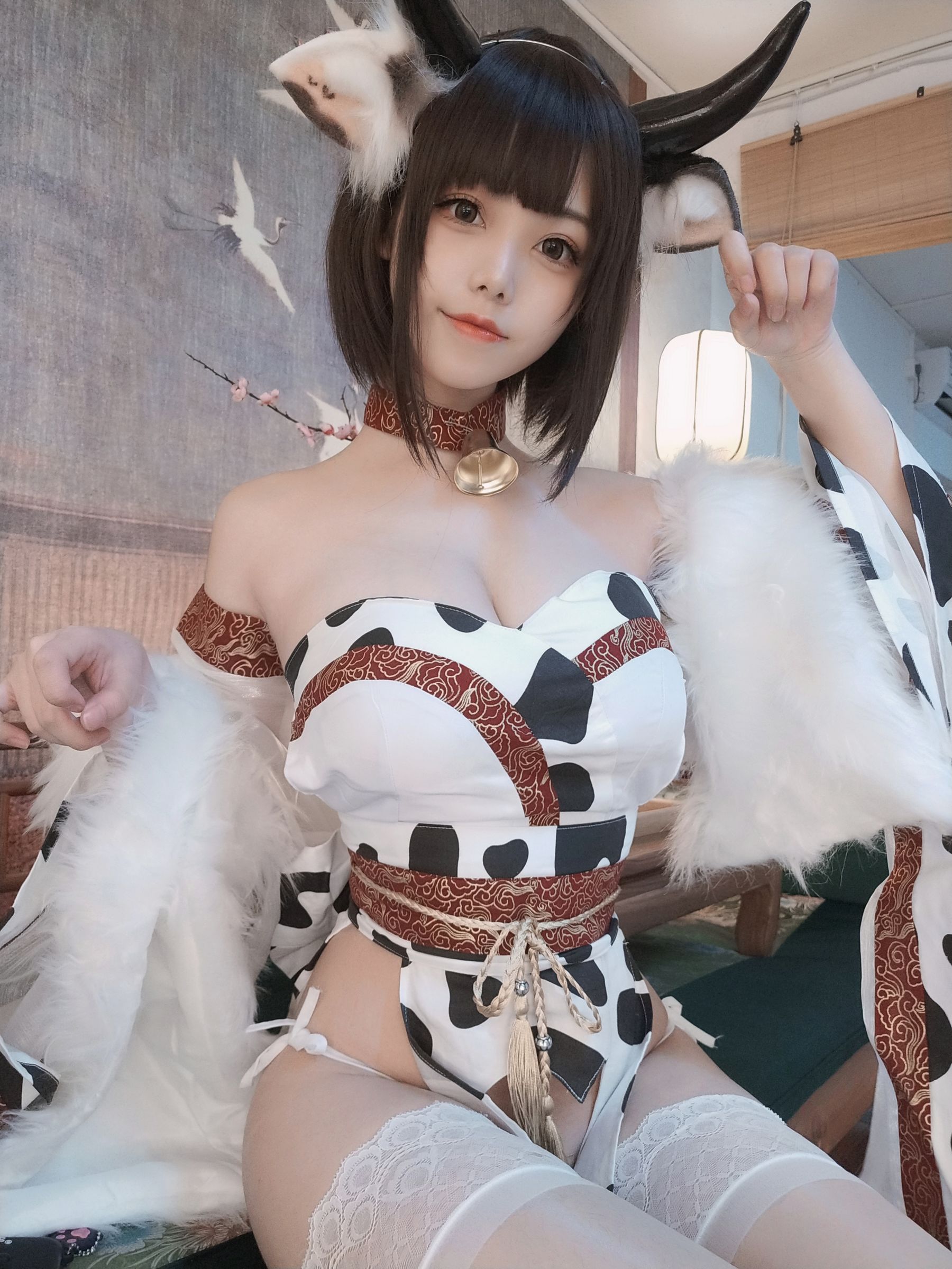 蜜汁猫裘 – 奶牛CosPlay写真 甜美奶牛娘萌系制服诱惑插图 蜜汁猫裘 – 奶牛CosPlay写真 甜美奶牛娘萌系制服诱惑插图
