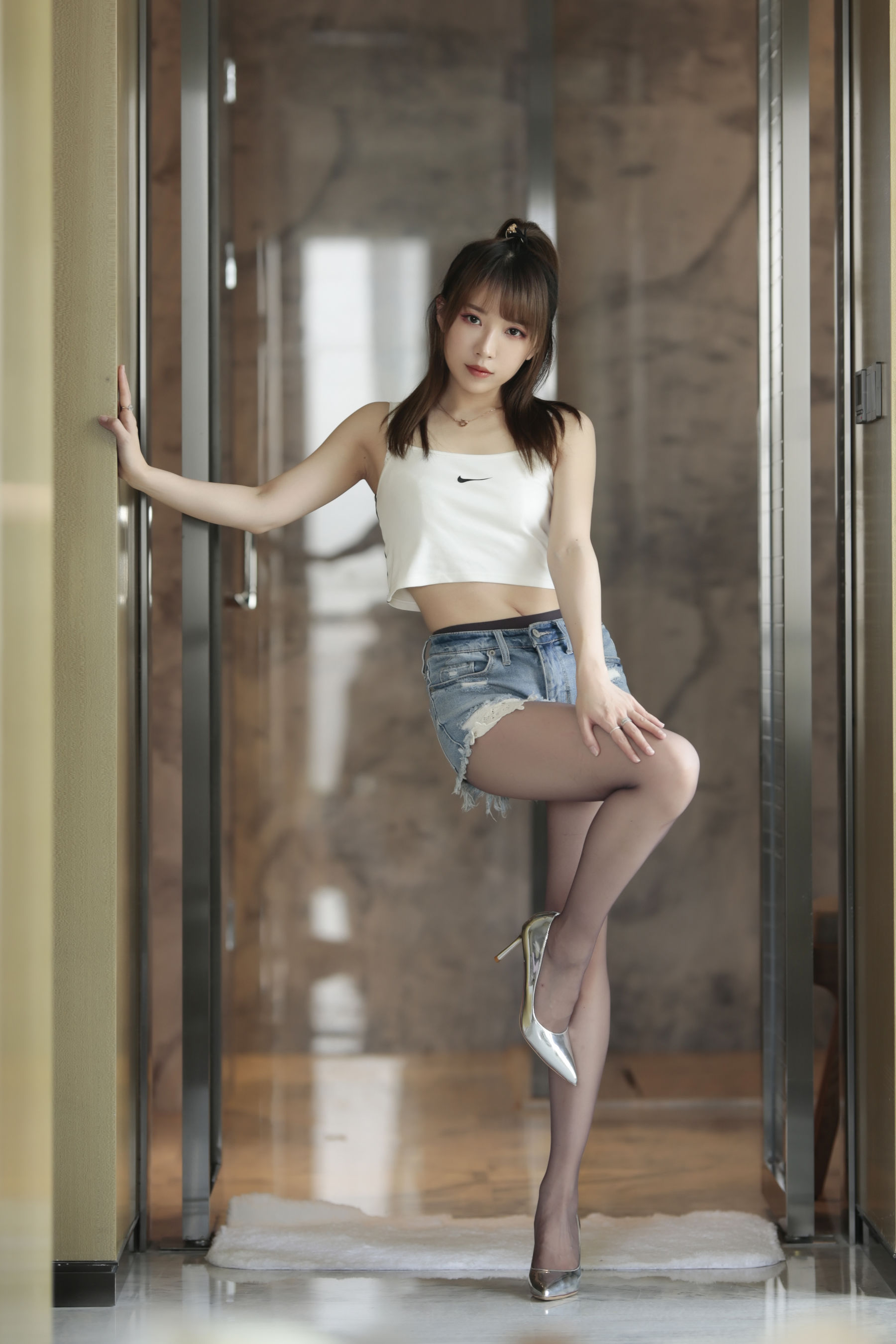 小女巫露娜 – 牛仔小裤裤 Cosplay 性感写真 高清图集插图