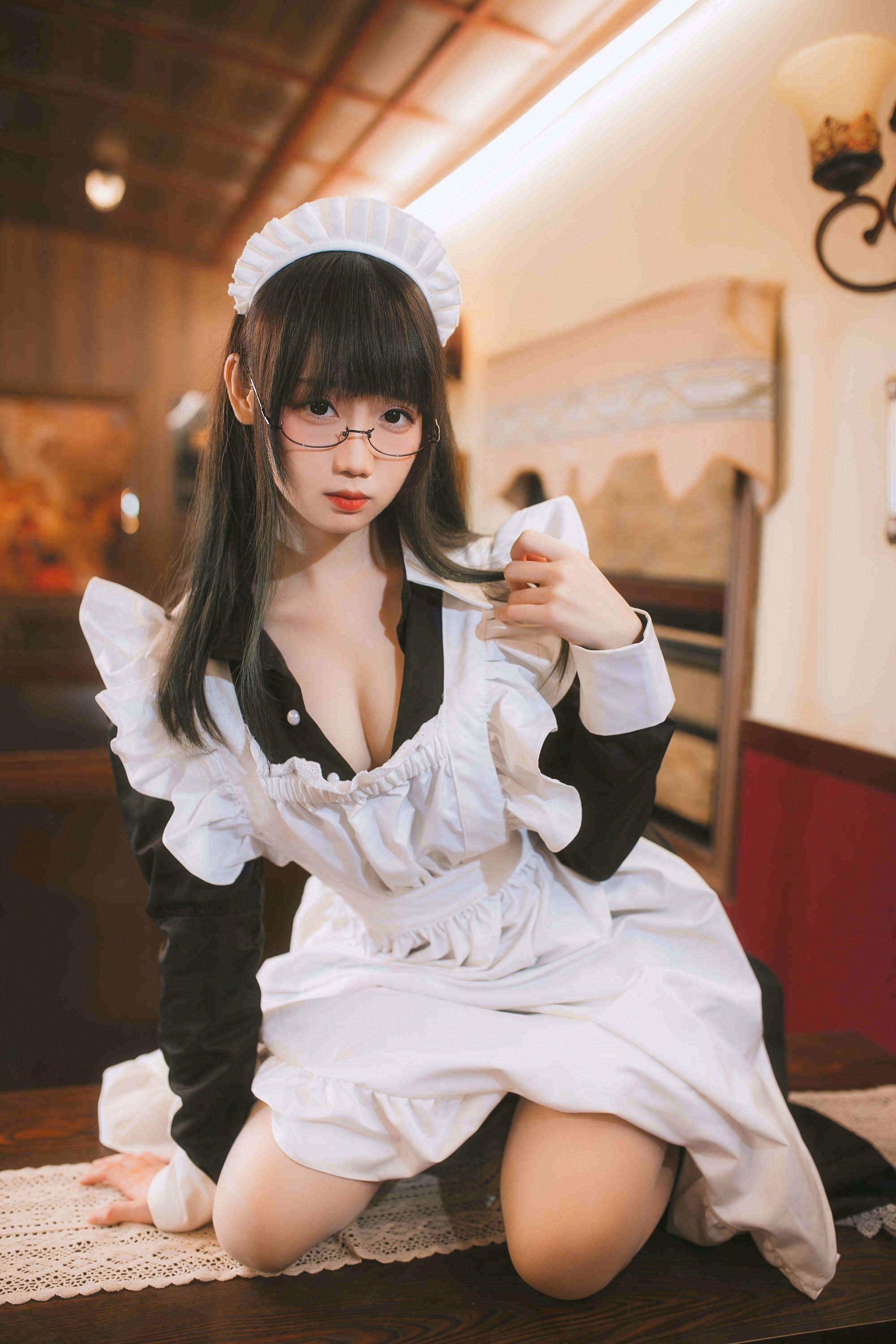 焖焖碳 – 女仆装Cosplay写真 甜美可爱女仆造型插图1