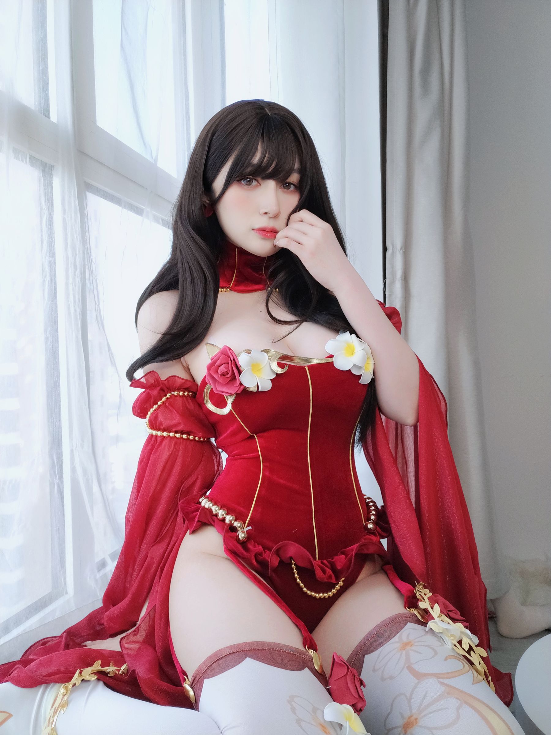 白银Coser赤红礼服 Cosplay写真 赤いドレス 华丽人像摄影插图1 白银Coser赤红礼服 Cosplay写真 赤いドレス 华丽人像摄影插图1